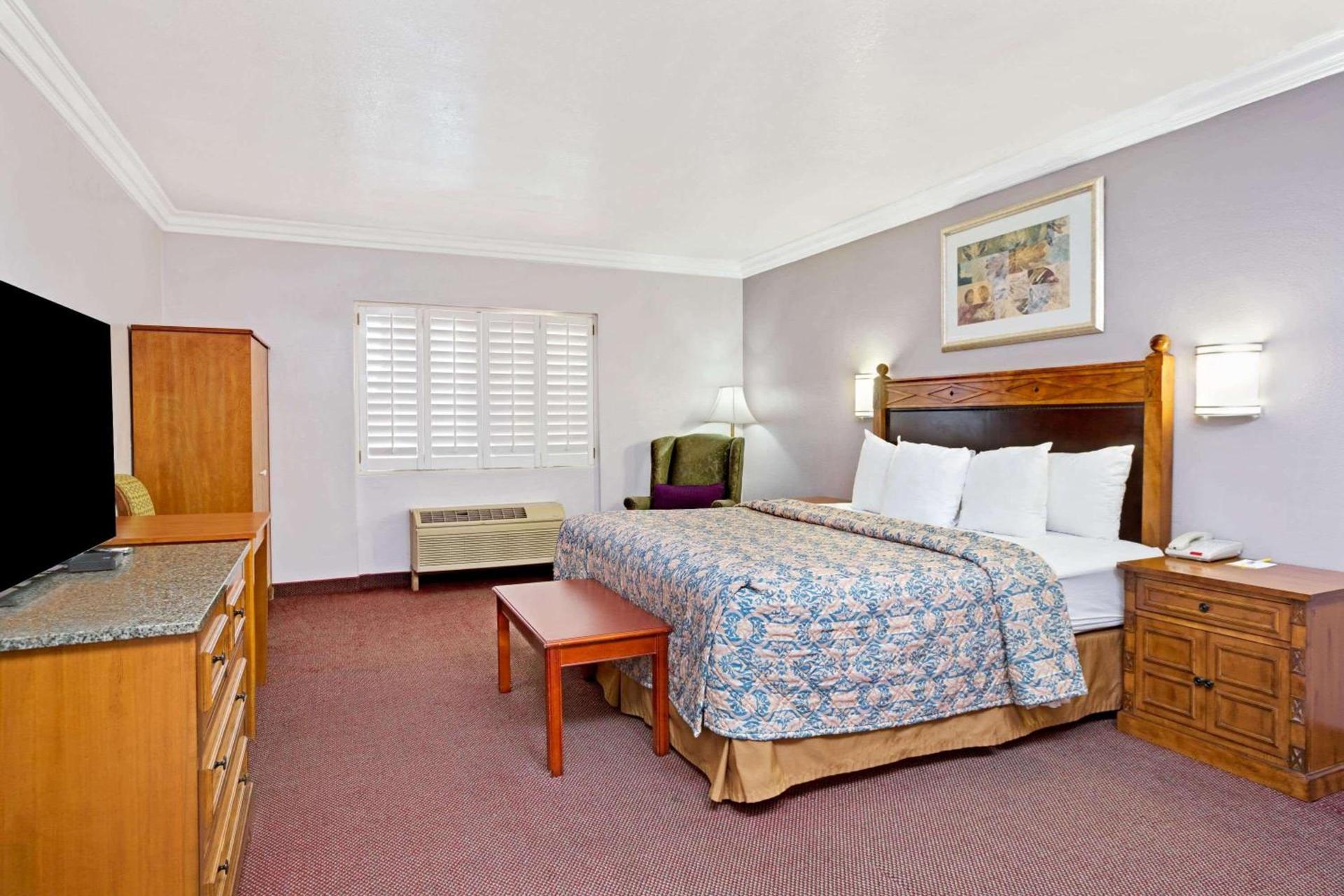 Days Inn by Wyndham West Covina photo 12