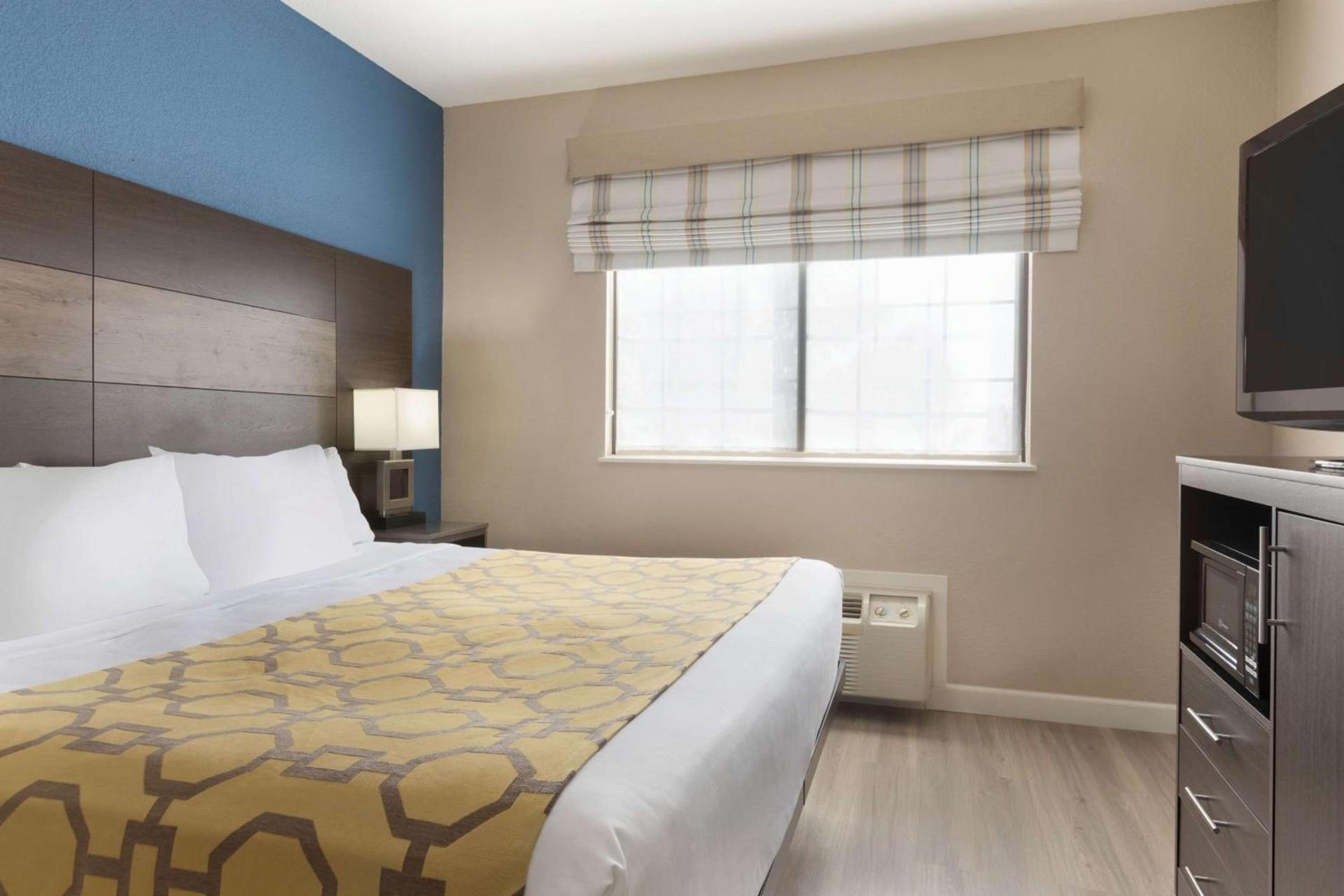 Baymont by Wyndham Winchester photo 12