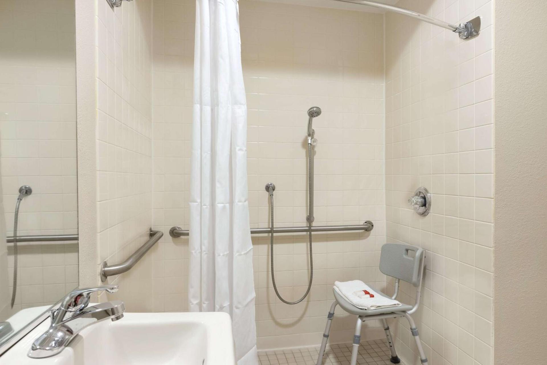 Baymont by Wyndham Winchester photo 19