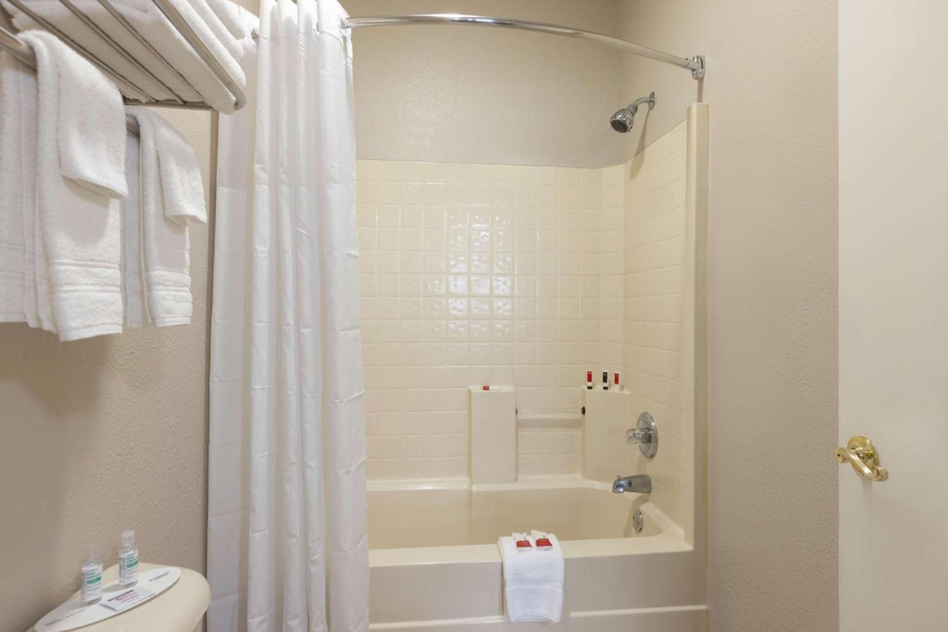 Baymont by Wyndham Winchester photo 22