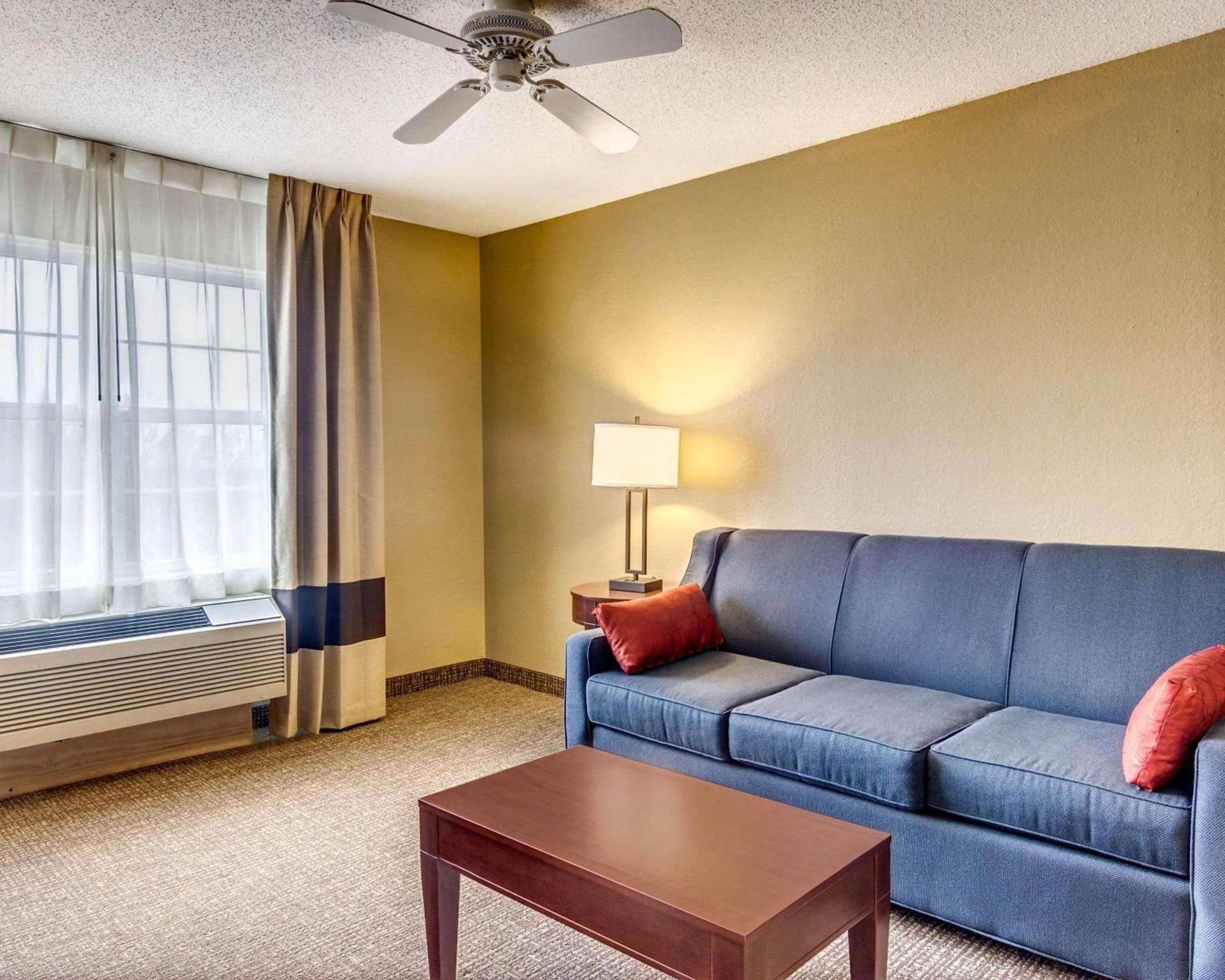 Comfort Inn & Suites Grafton-Cedarburg photo 19