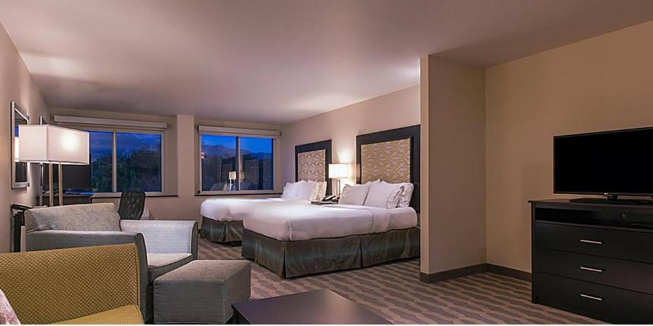 Holiday Inn Express & Suites Colorado Springs Central by IHG photo 6