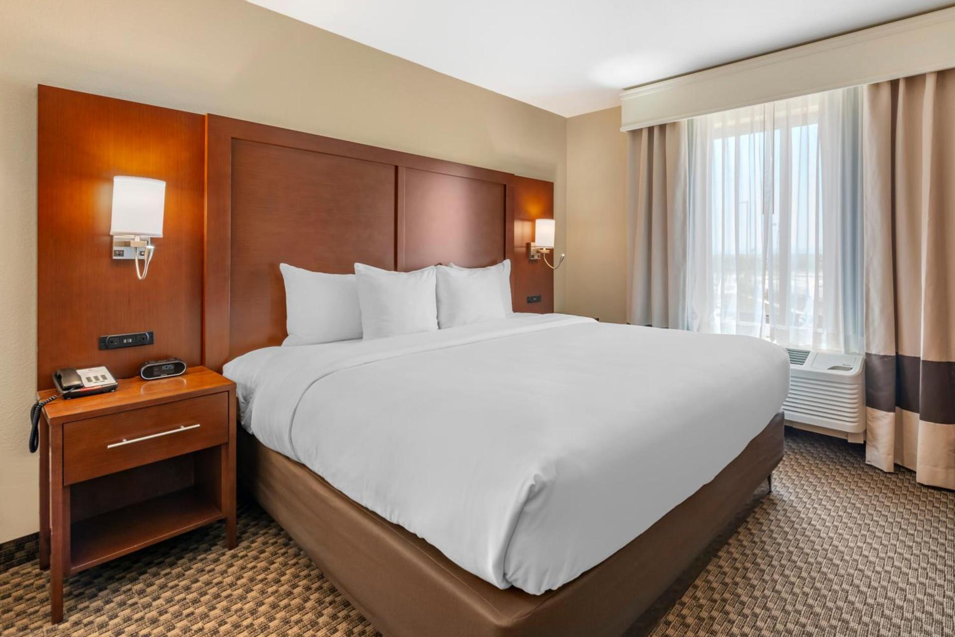 Comfort Suites Broomfield-Boulder-Interlocken photo 36
