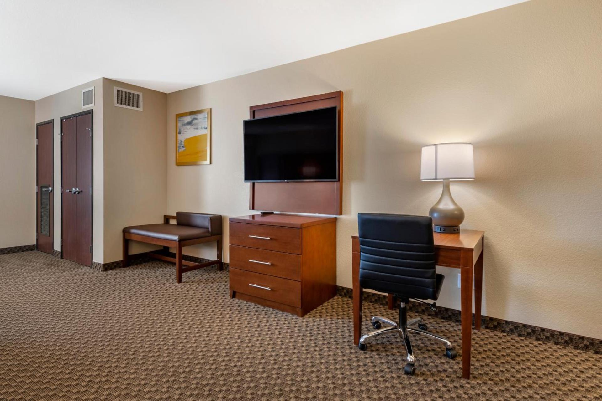 Comfort Suites Broomfield-Boulder-Interlocken photo 49