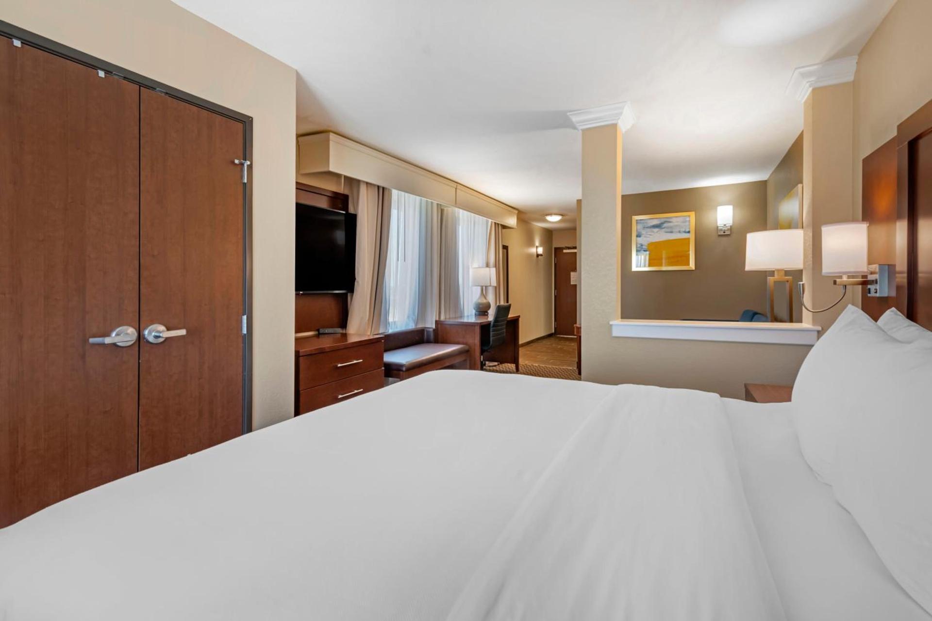 Comfort Suites Broomfield-Boulder-Interlocken photo 56