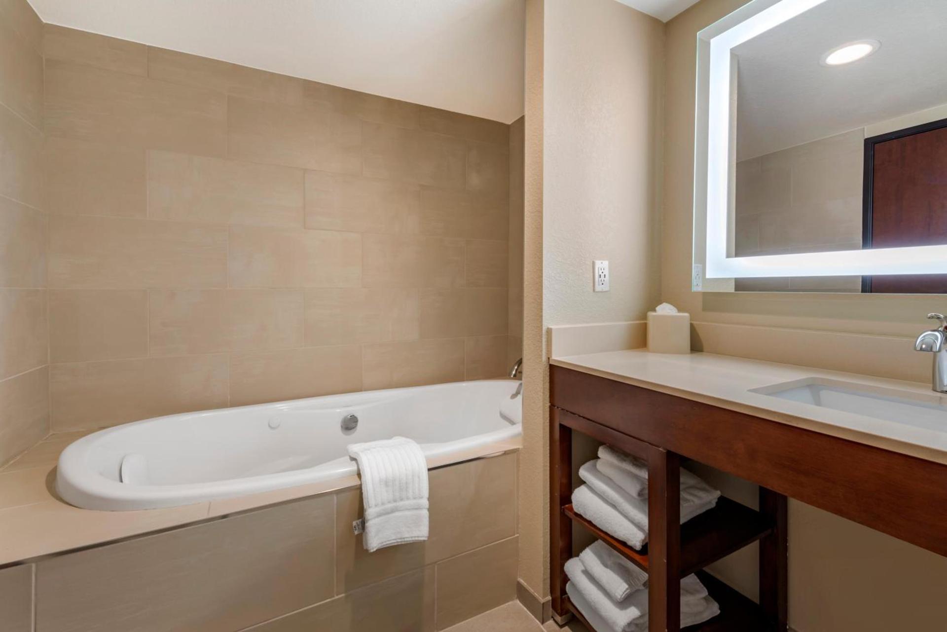 Comfort Suites Broomfield-Boulder-Interlocken photo 55