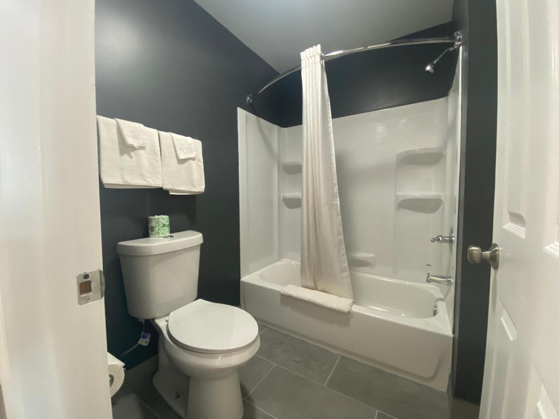 Relax Inn-Plaquemine photo 24