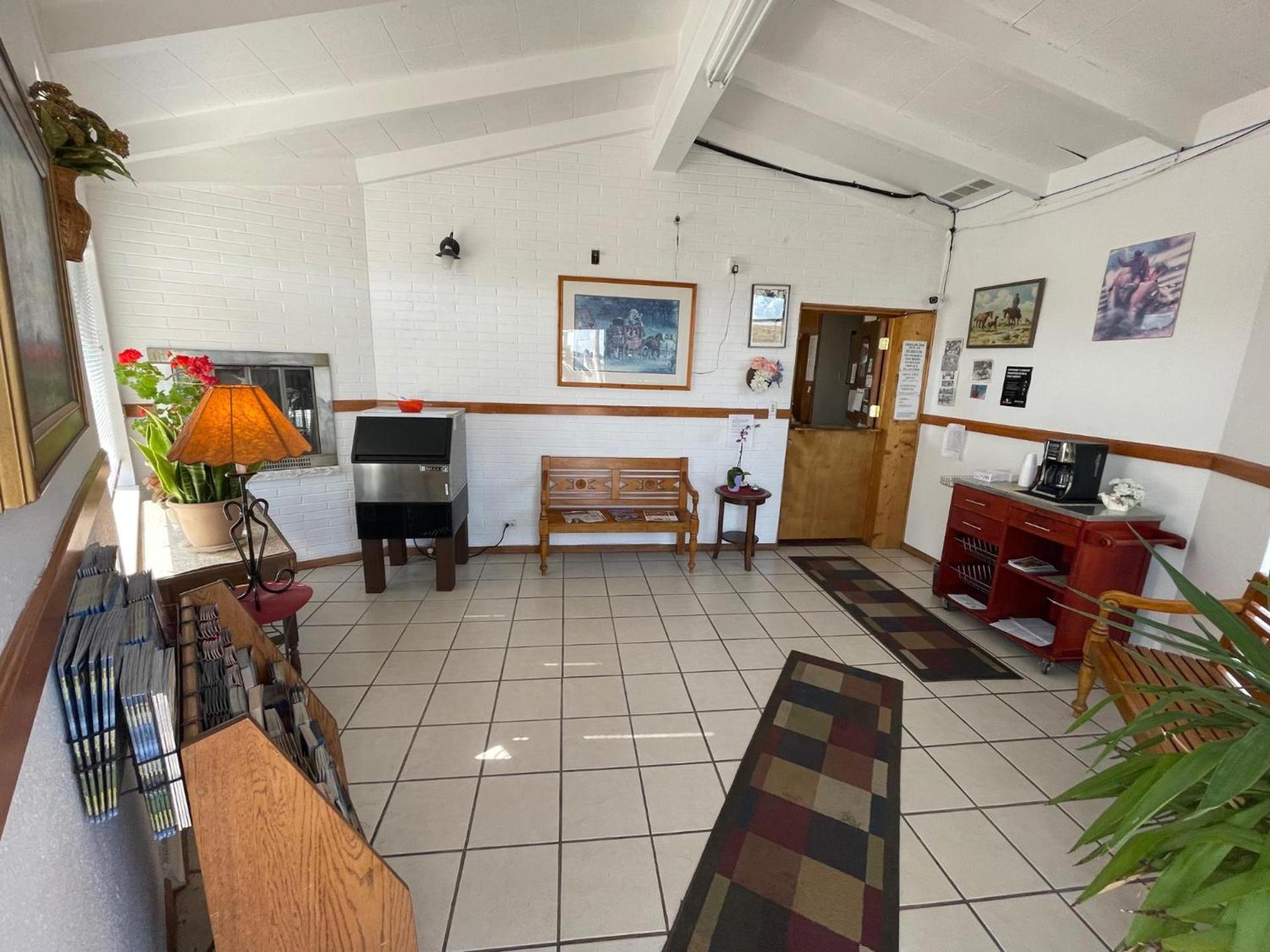 Round-Up Motel photo 5