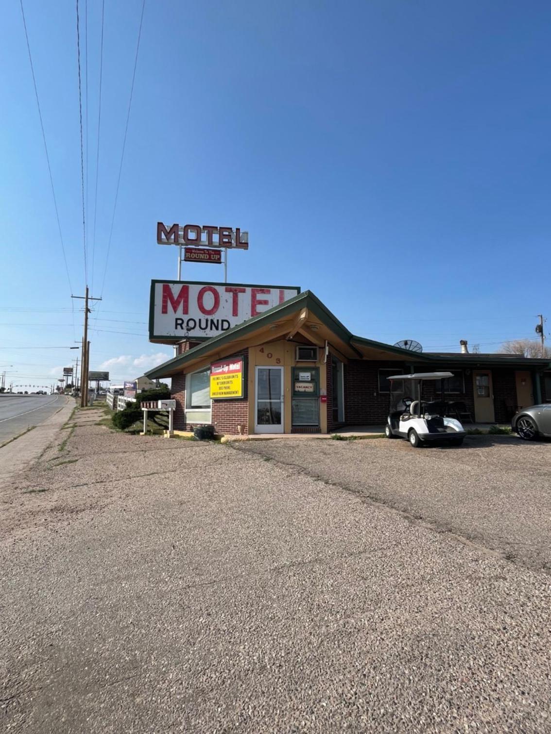 Round-Up Motel photo 1