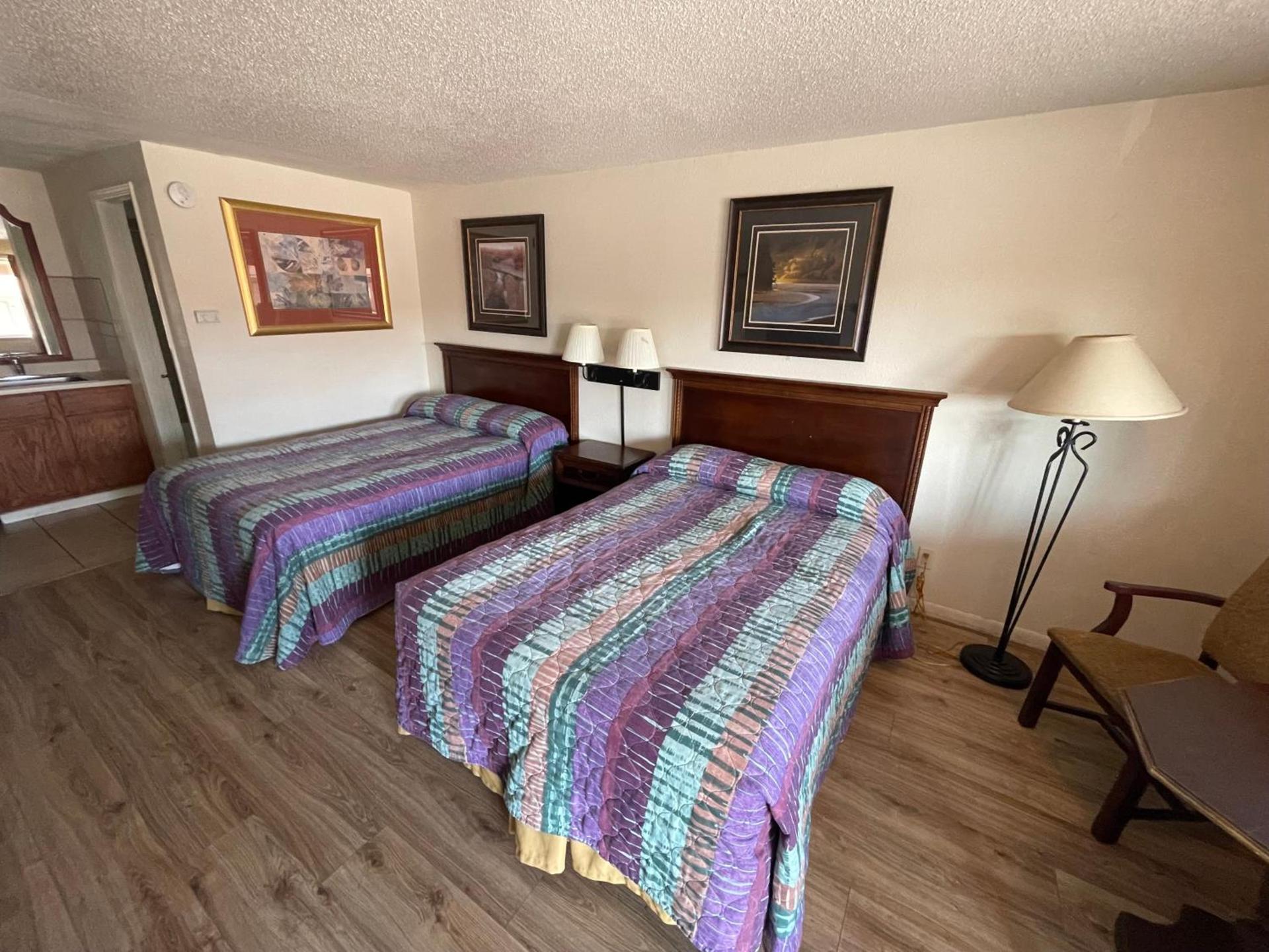 Round-Up Motel photo 17