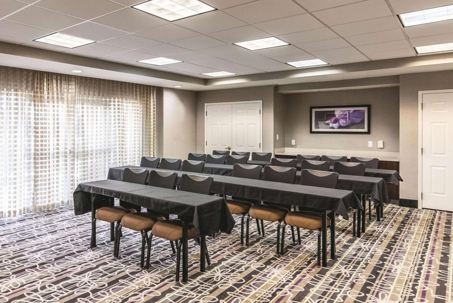 La Quinta by Wyndham Orlando Airport - On Property Food Trucks & Free Airport Shuttle! photo 63