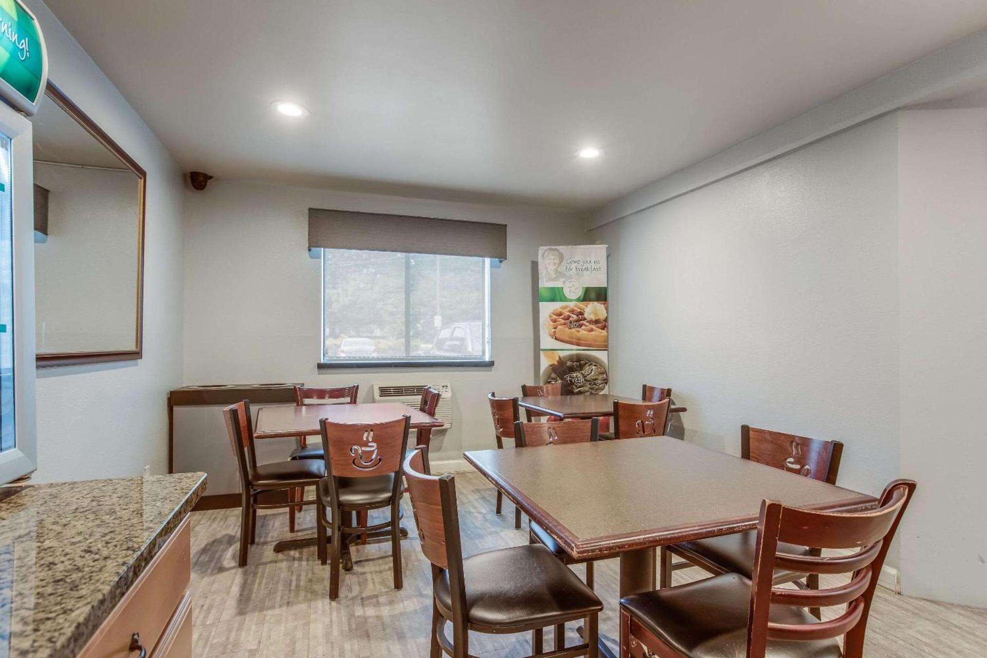 Quality Inn Atlanta Airport-Central photo 28