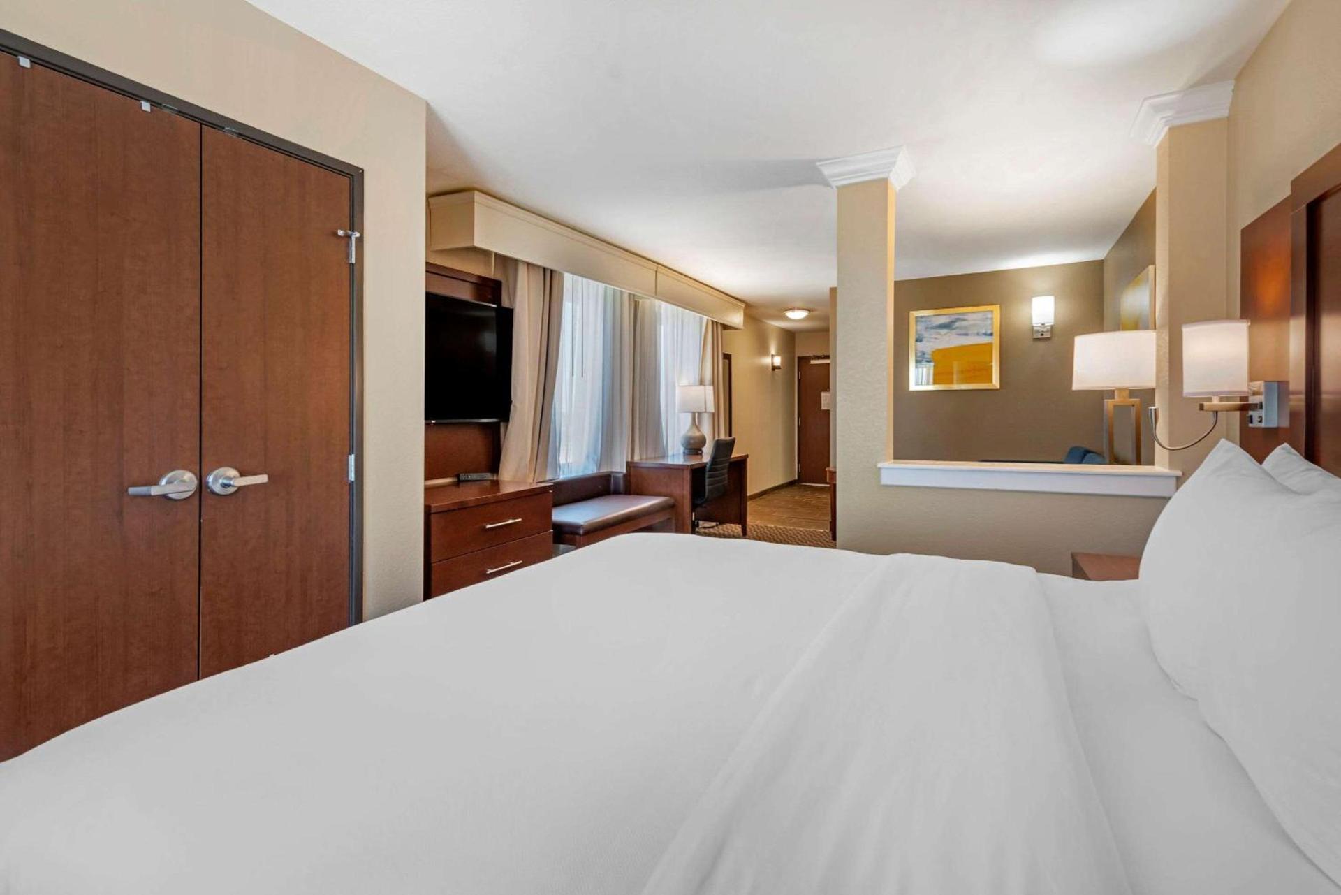 Comfort Suites Broomfield-Boulder-Interlocken photo 2