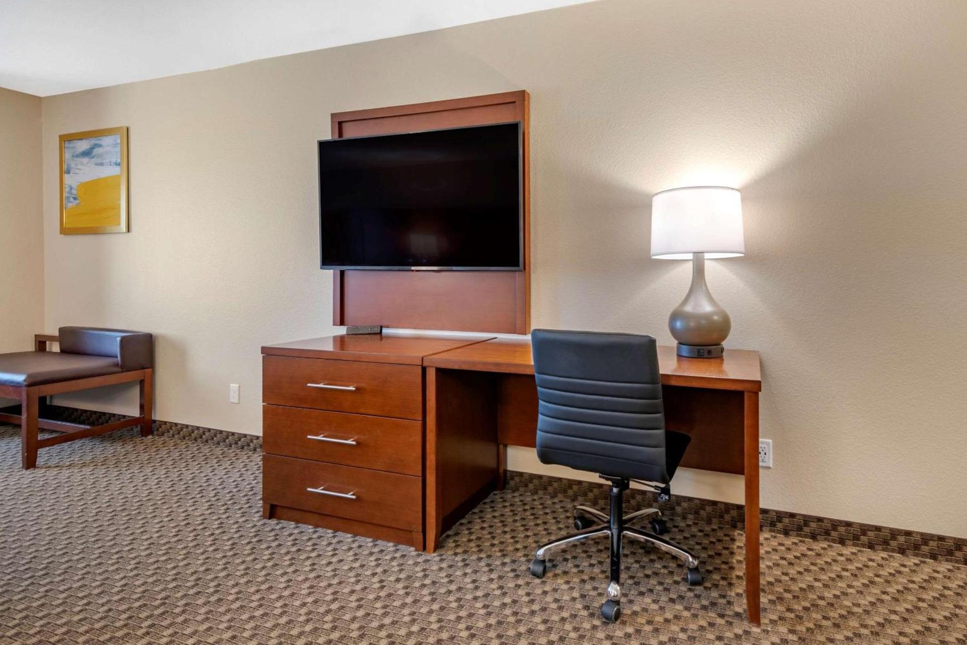 Comfort Suites Broomfield-Boulder-Interlocken photo 11