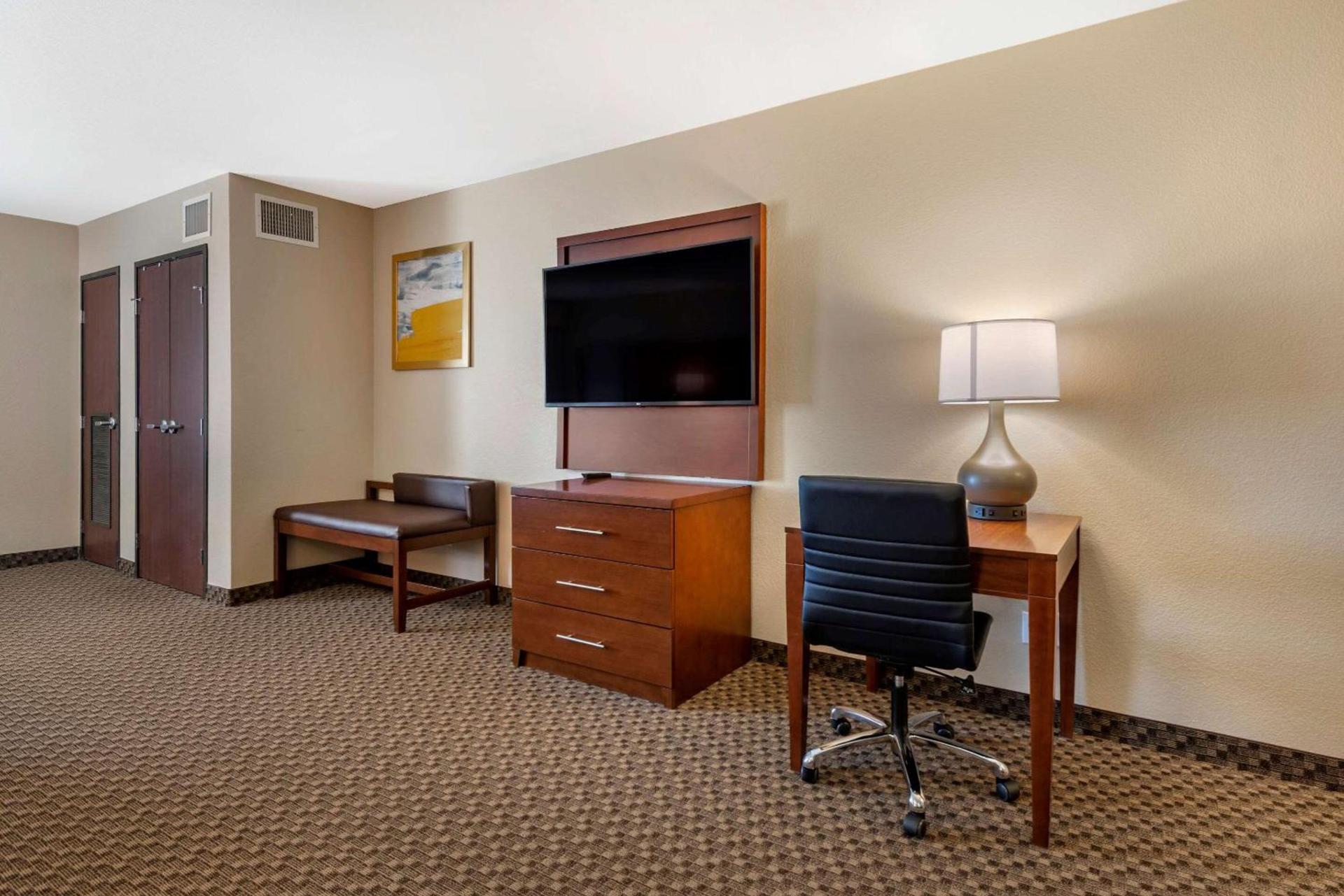 Comfort Suites Broomfield-Boulder-Interlocken photo 76