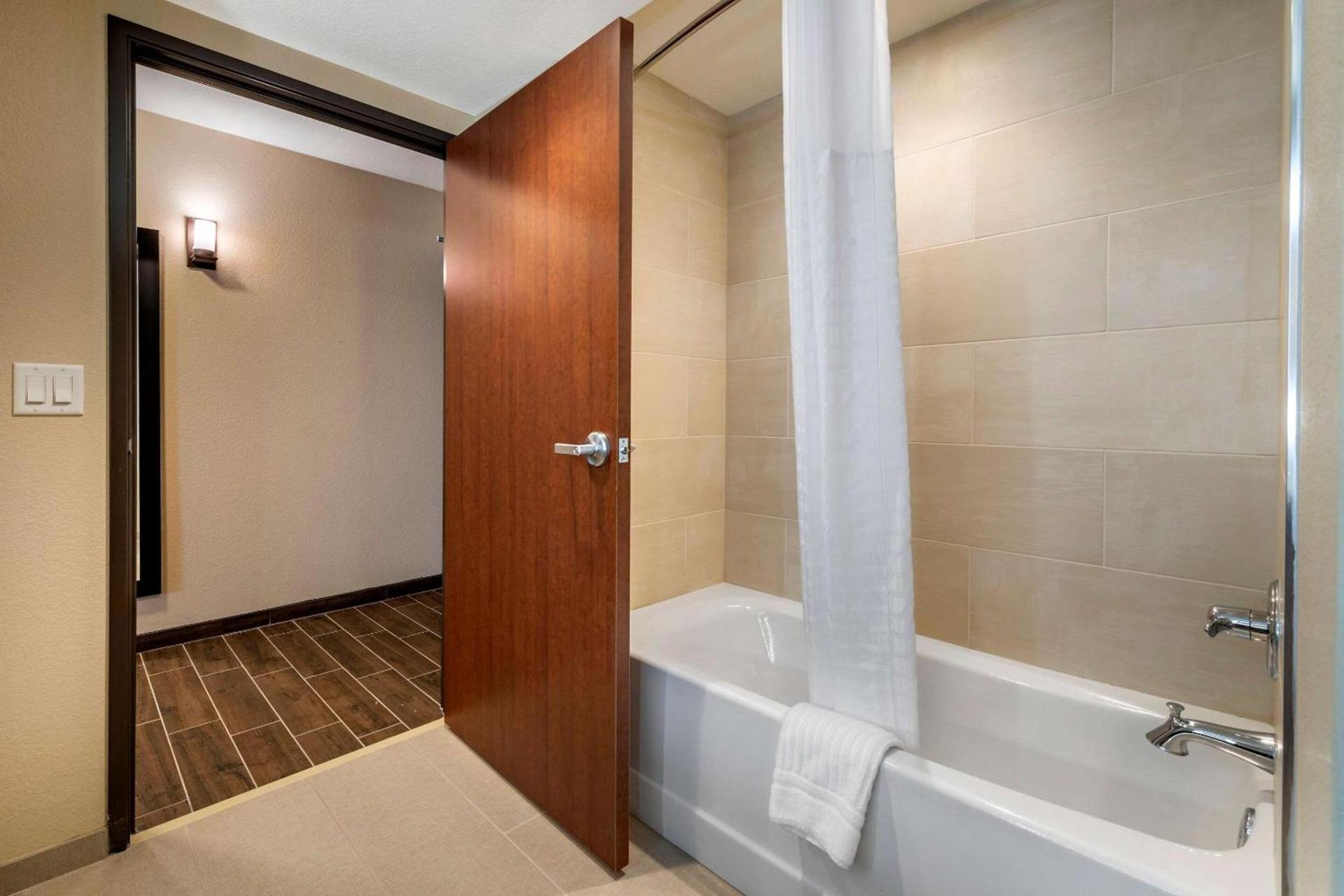 Comfort Suites Broomfield-Boulder-Interlocken photo 16