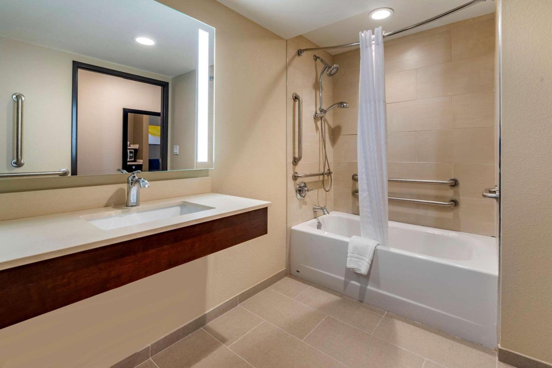 Comfort Suites Broomfield-Boulder-Interlocken photo 20