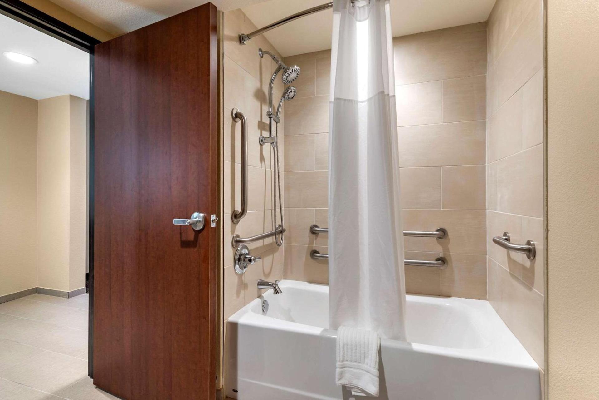 Comfort Suites Broomfield-Boulder-Interlocken photo 28