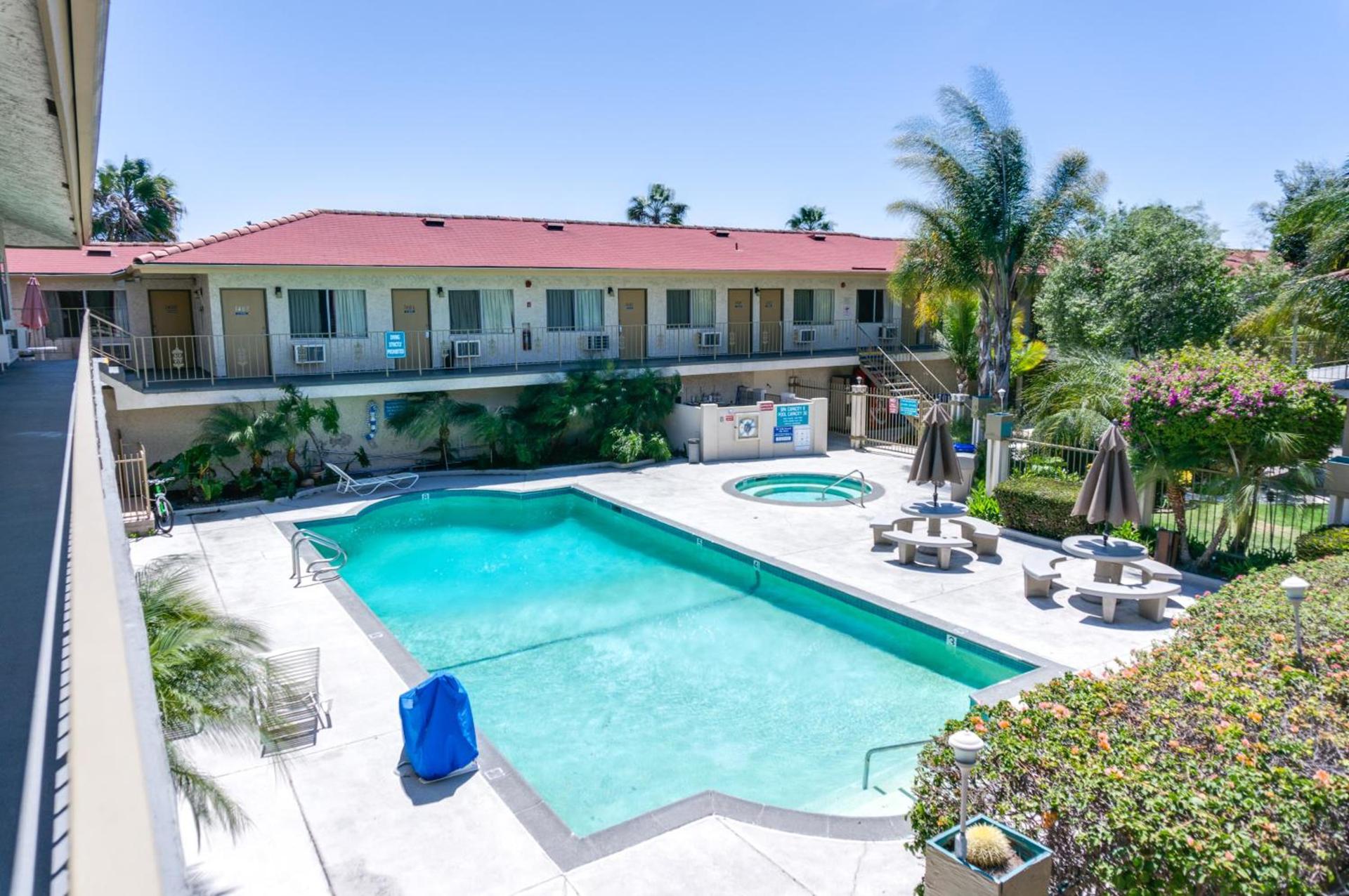 California Suites Hotel photo 14