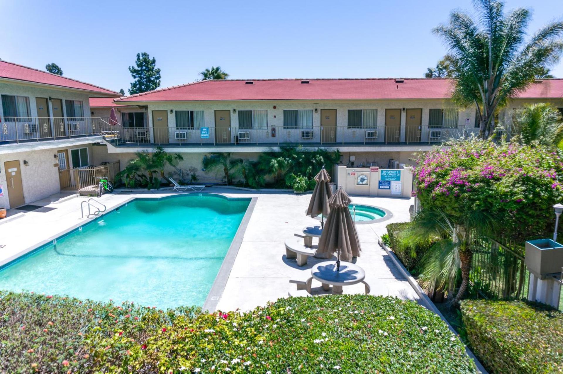 California Suites Hotel photo 5