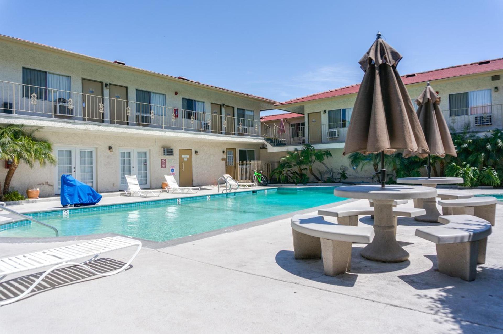 California Suites Hotel photo 9
