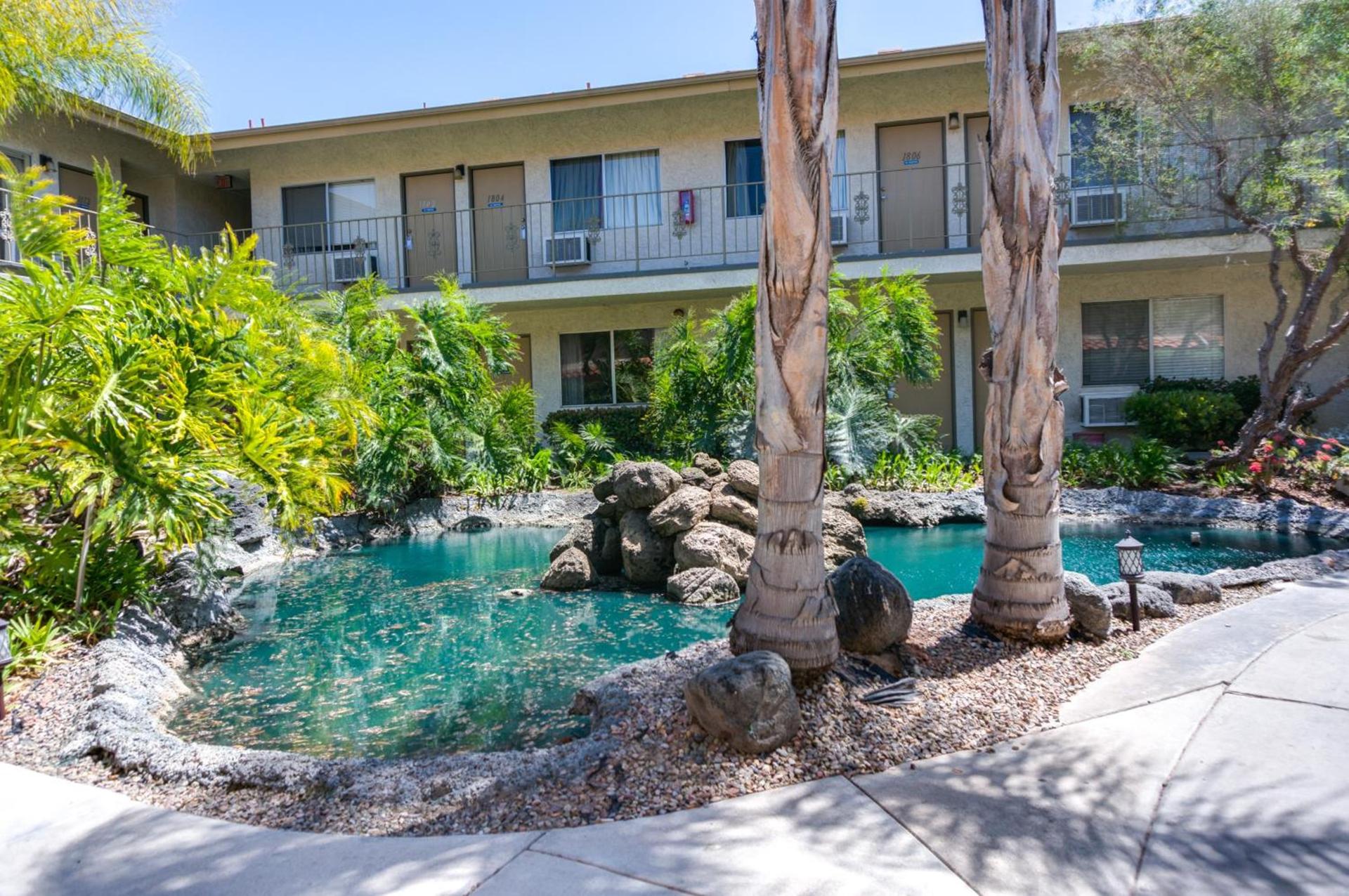 California Suites Hotel photo 12