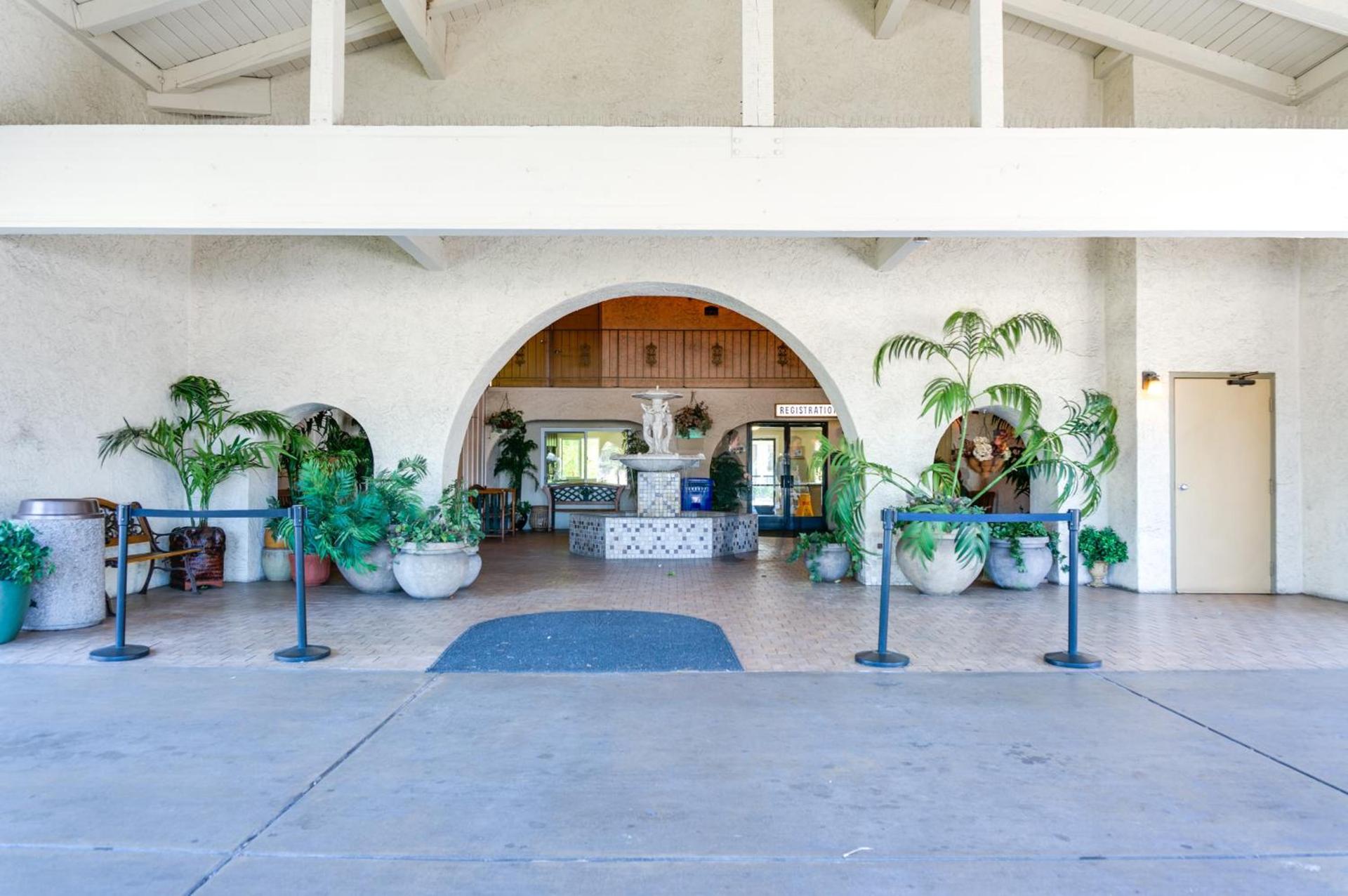 California Suites Hotel photo 2