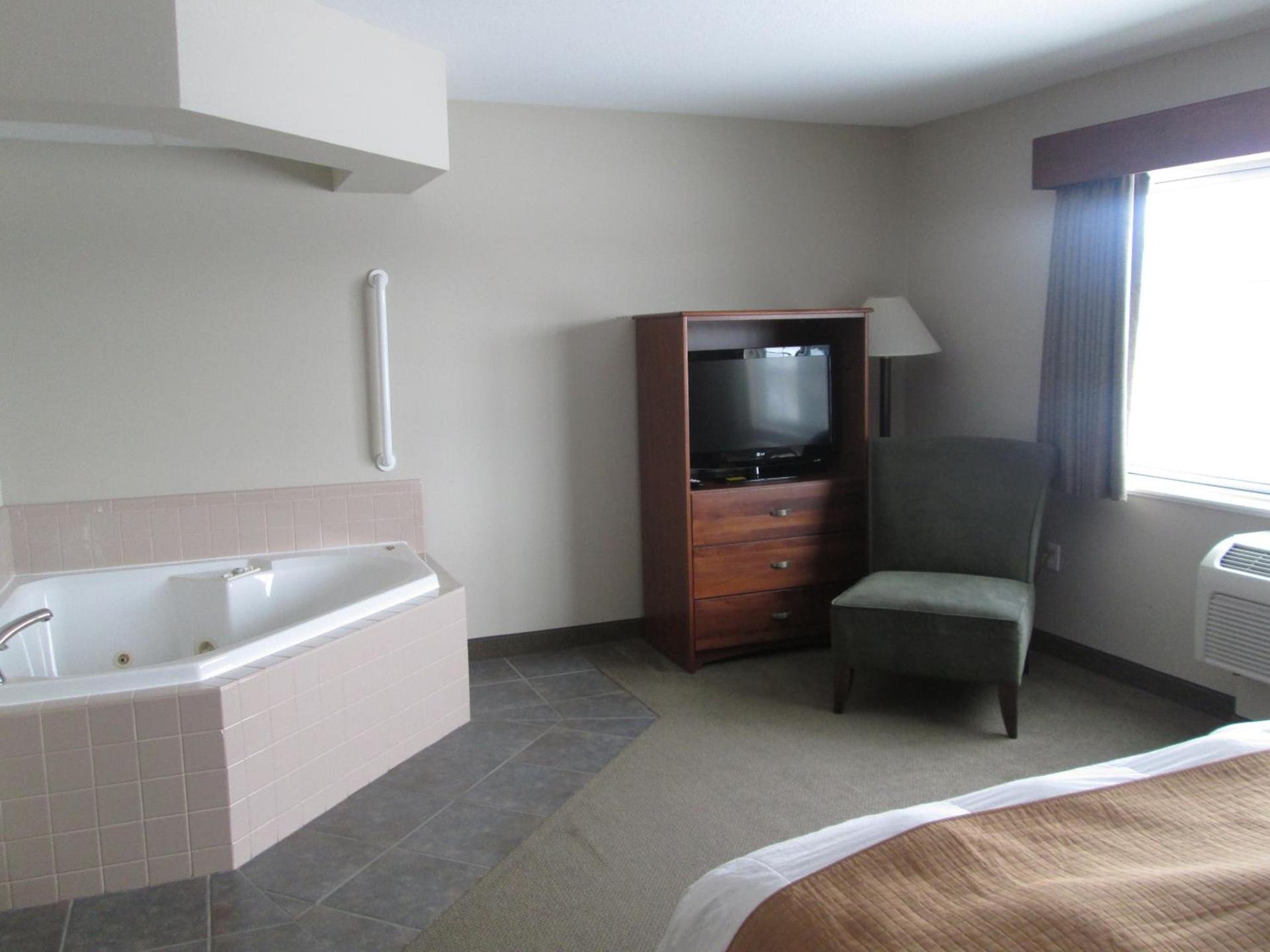 AmericInn by Wyndham Charlevoix photo 27