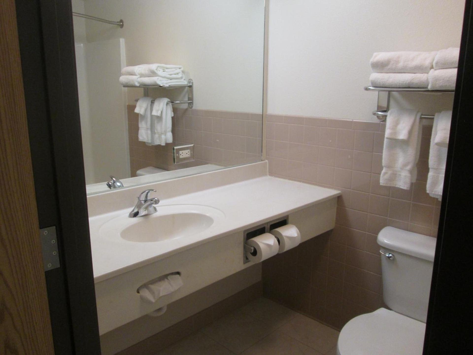 AmericInn by Wyndham Charlevoix photo 29