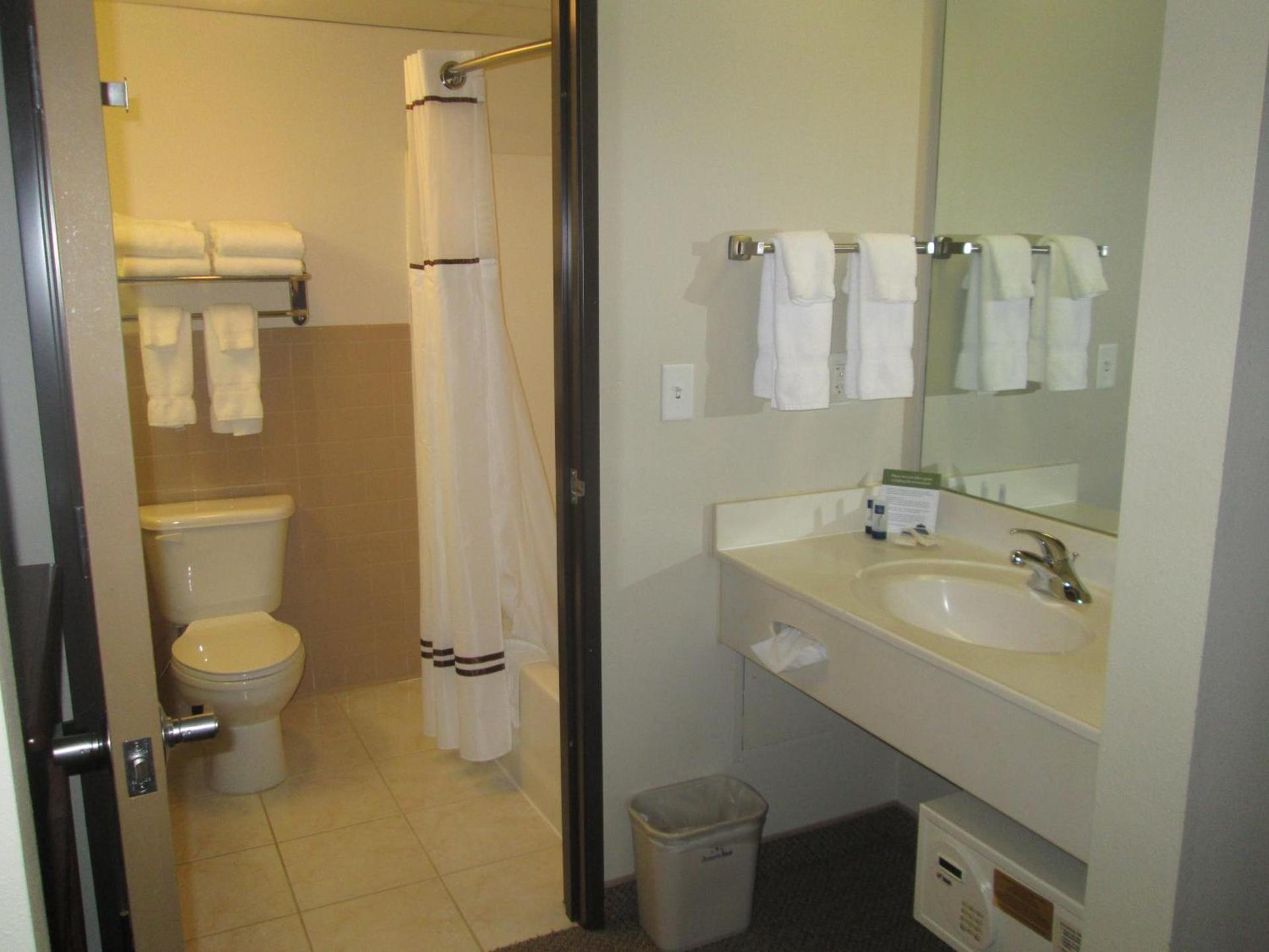 AmericInn by Wyndham Charlevoix photo 30