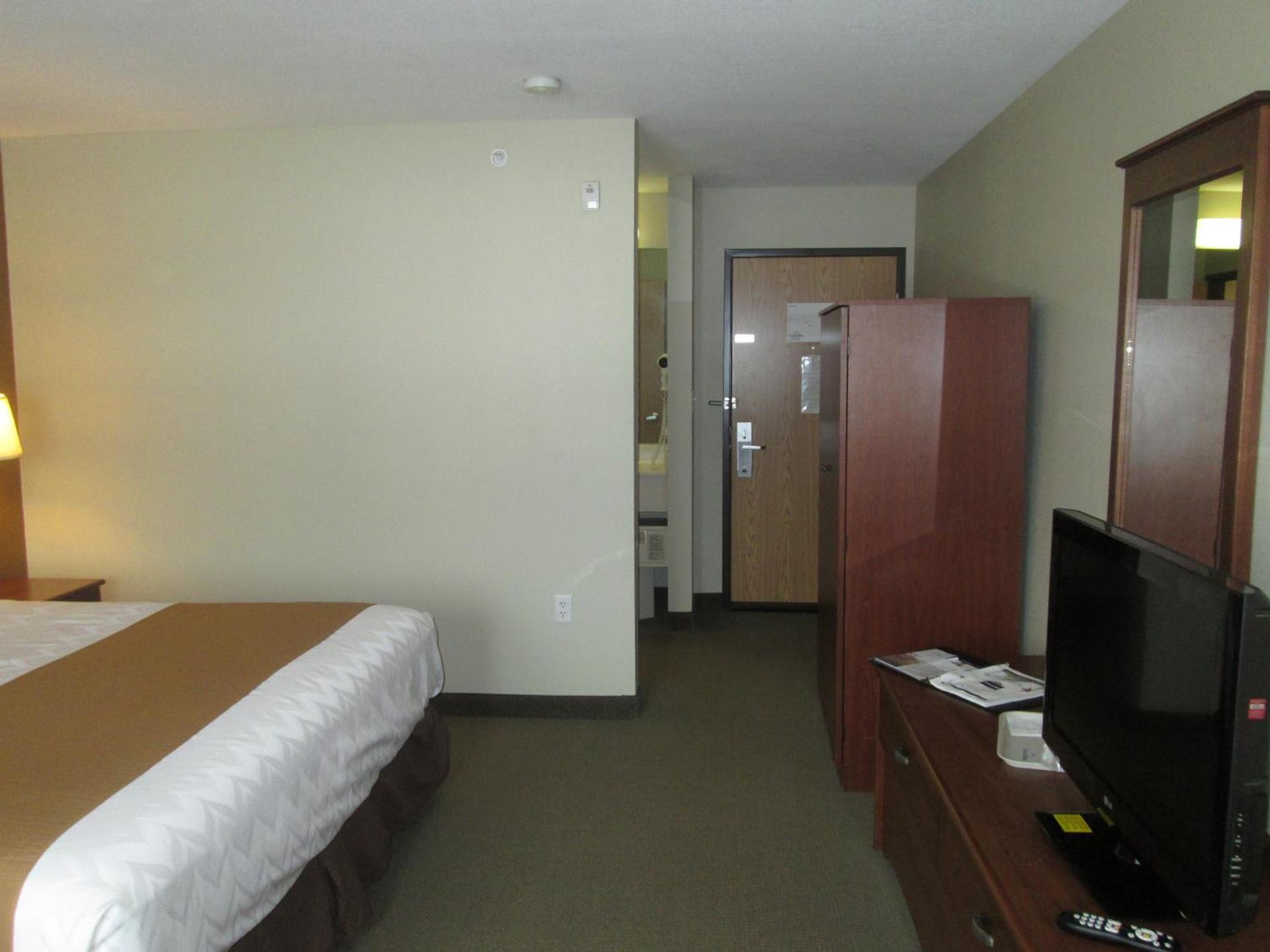 AmericInn by Wyndham Charlevoix photo 31