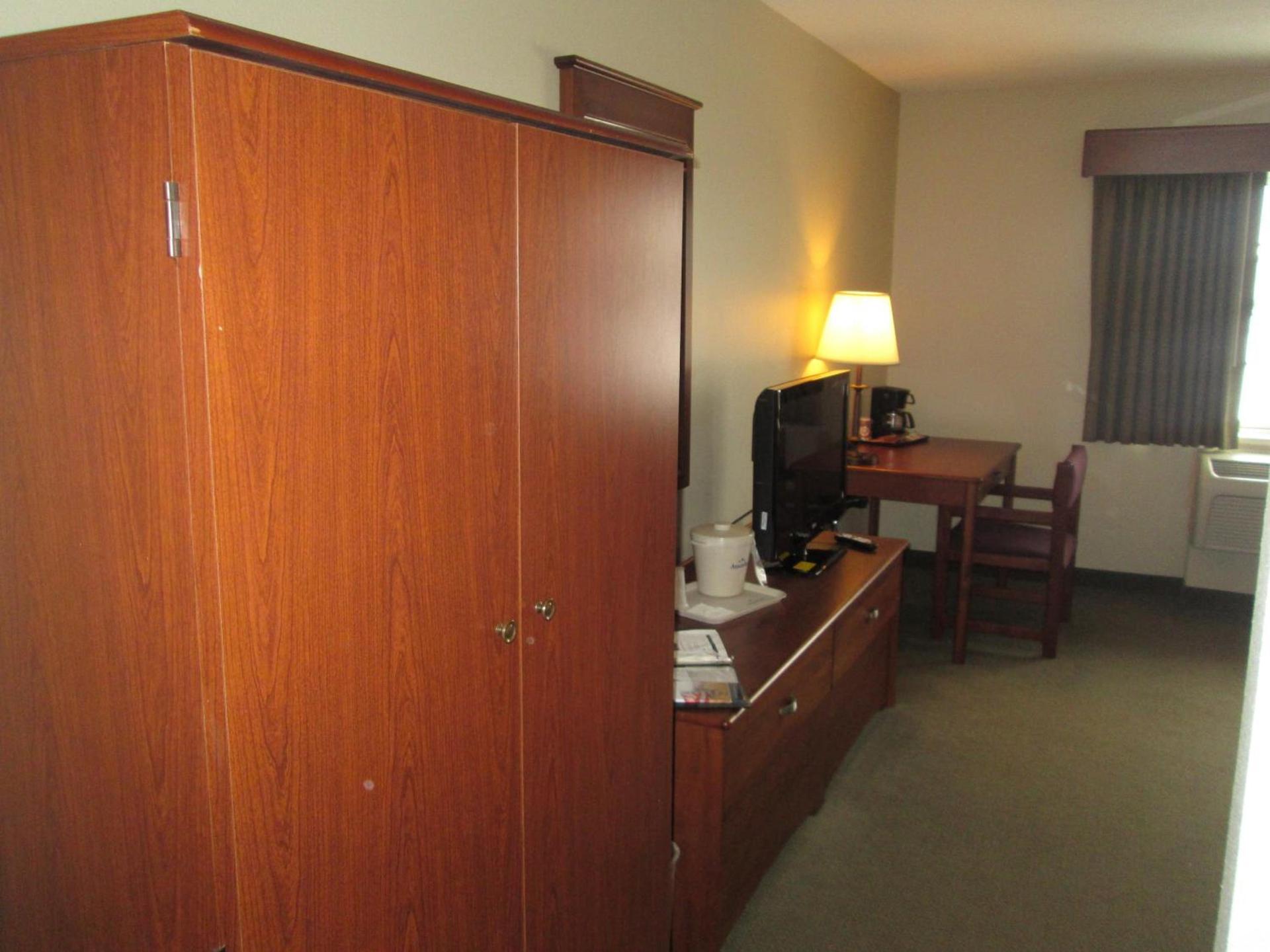 AmericInn by Wyndham Charlevoix photo 33
