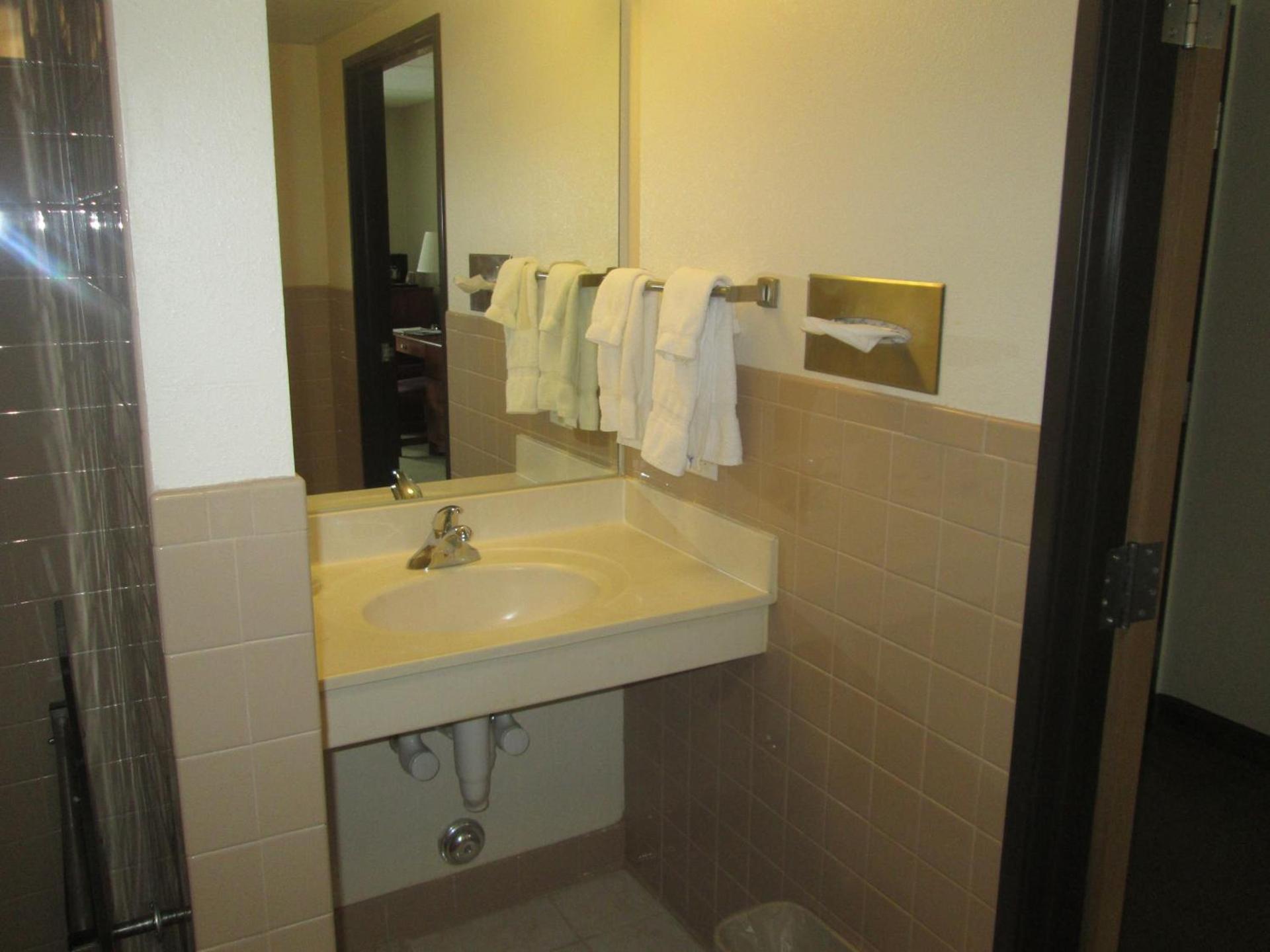 AmericInn by Wyndham Charlevoix photo 18