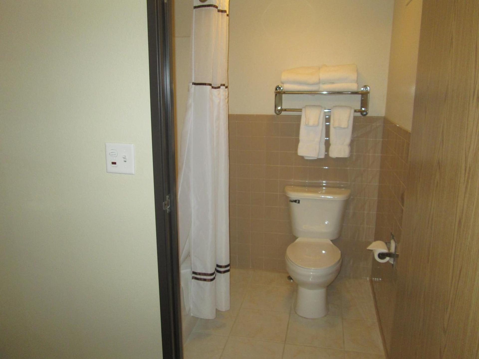 AmericInn by Wyndham Charlevoix photo 36
