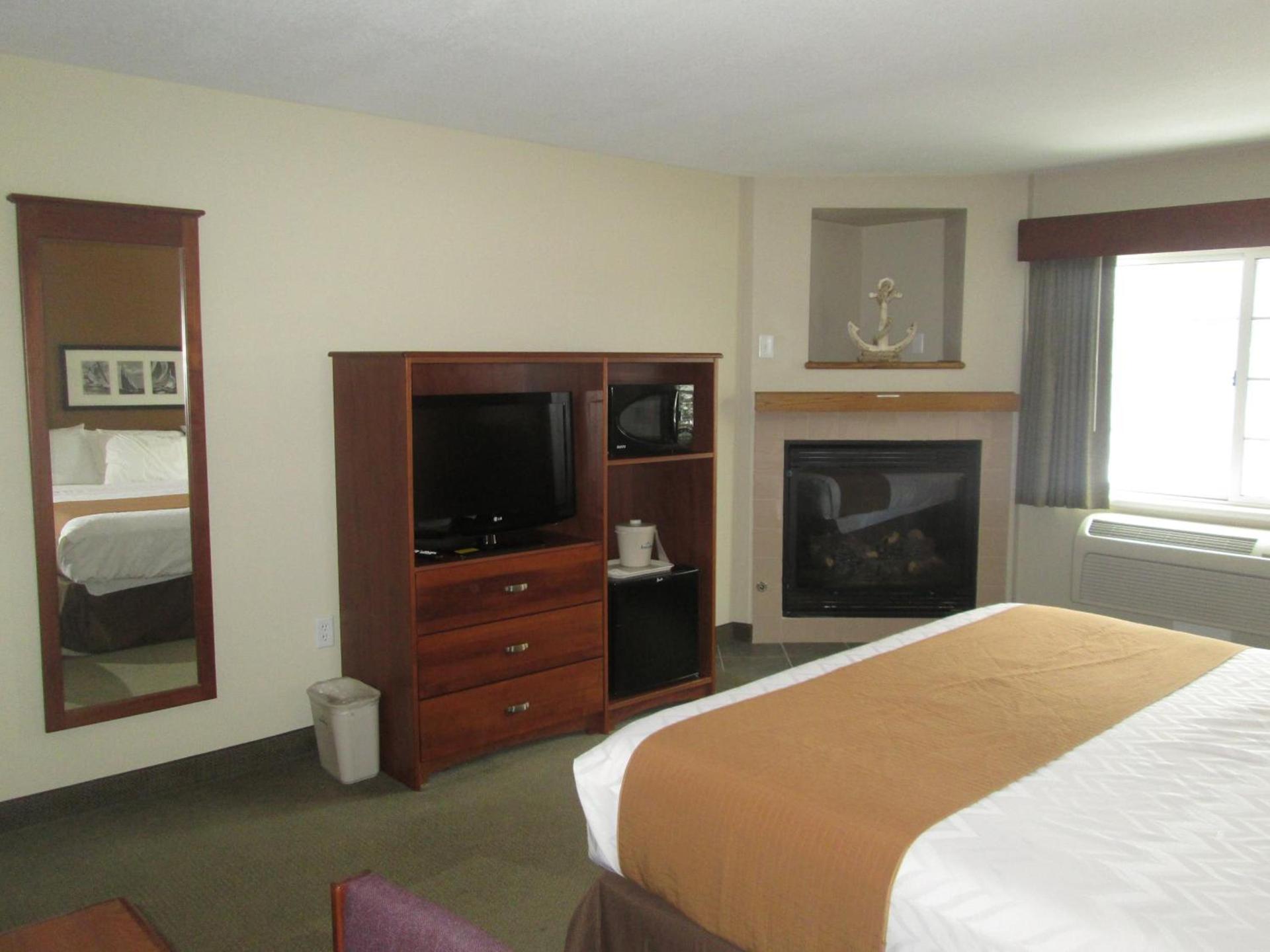AmericInn by Wyndham Charlevoix photo 39