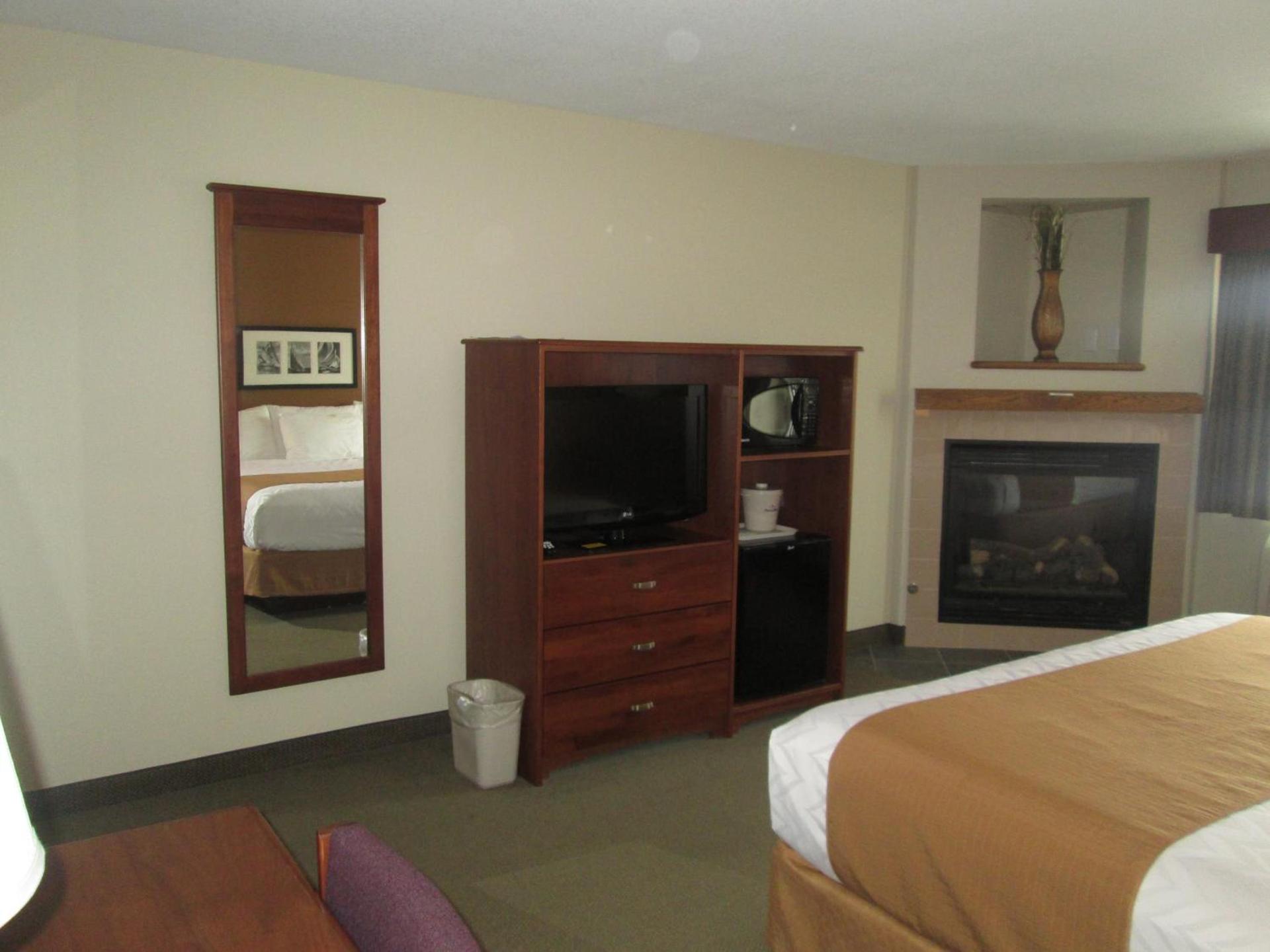 AmericInn by Wyndham Charlevoix photo 46