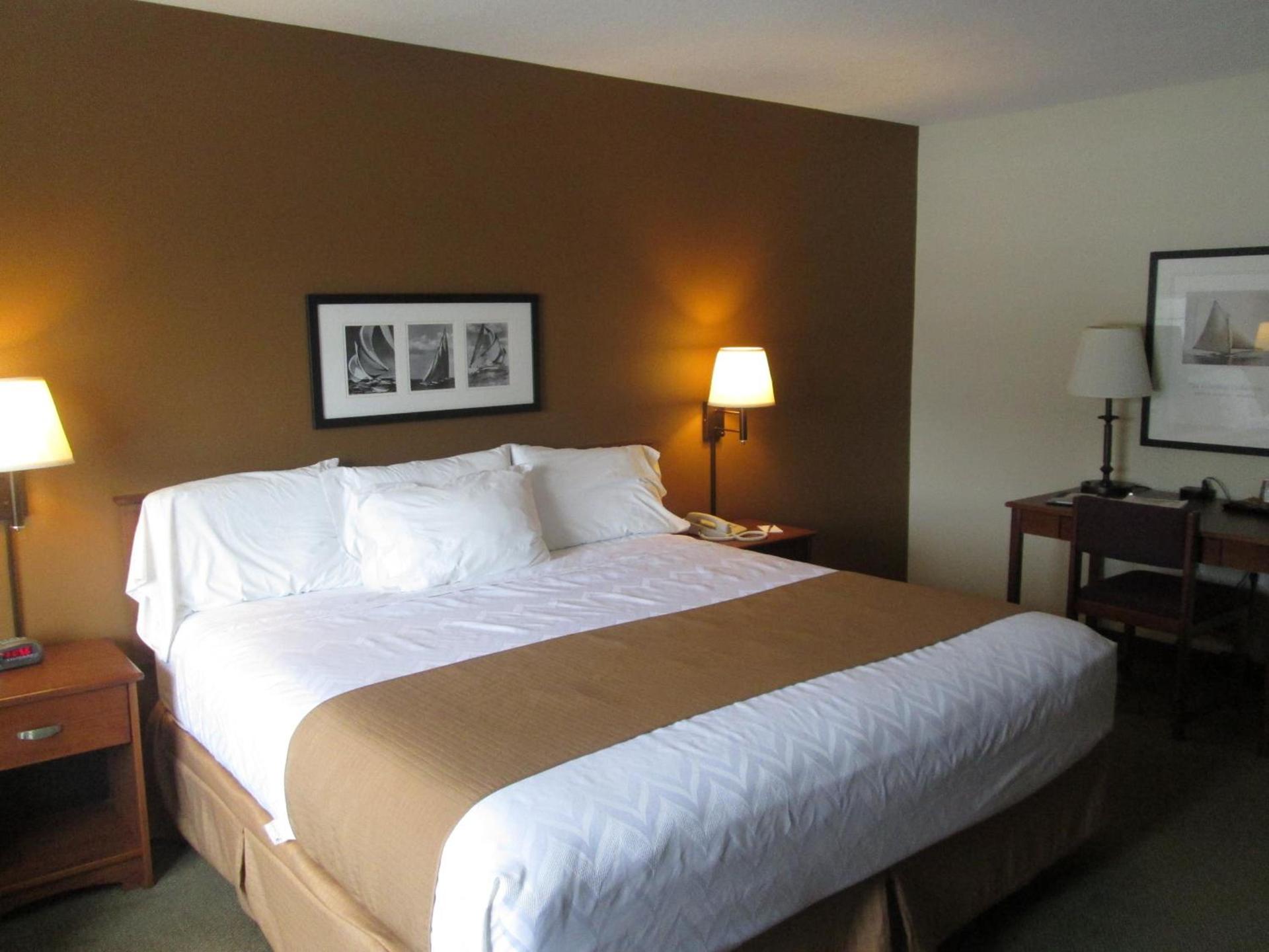 AmericInn by Wyndham Charlevoix photo 48