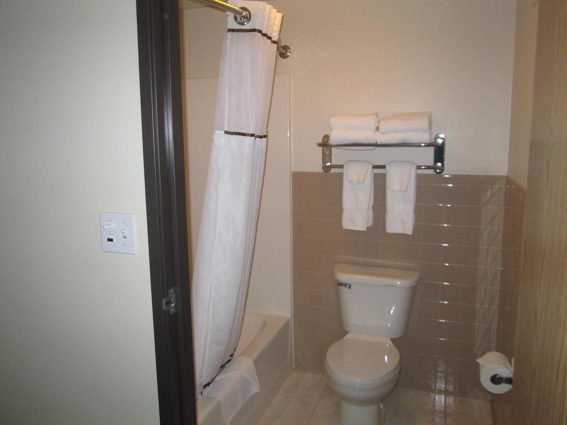 AmericInn by Wyndham Charlevoix photo 51