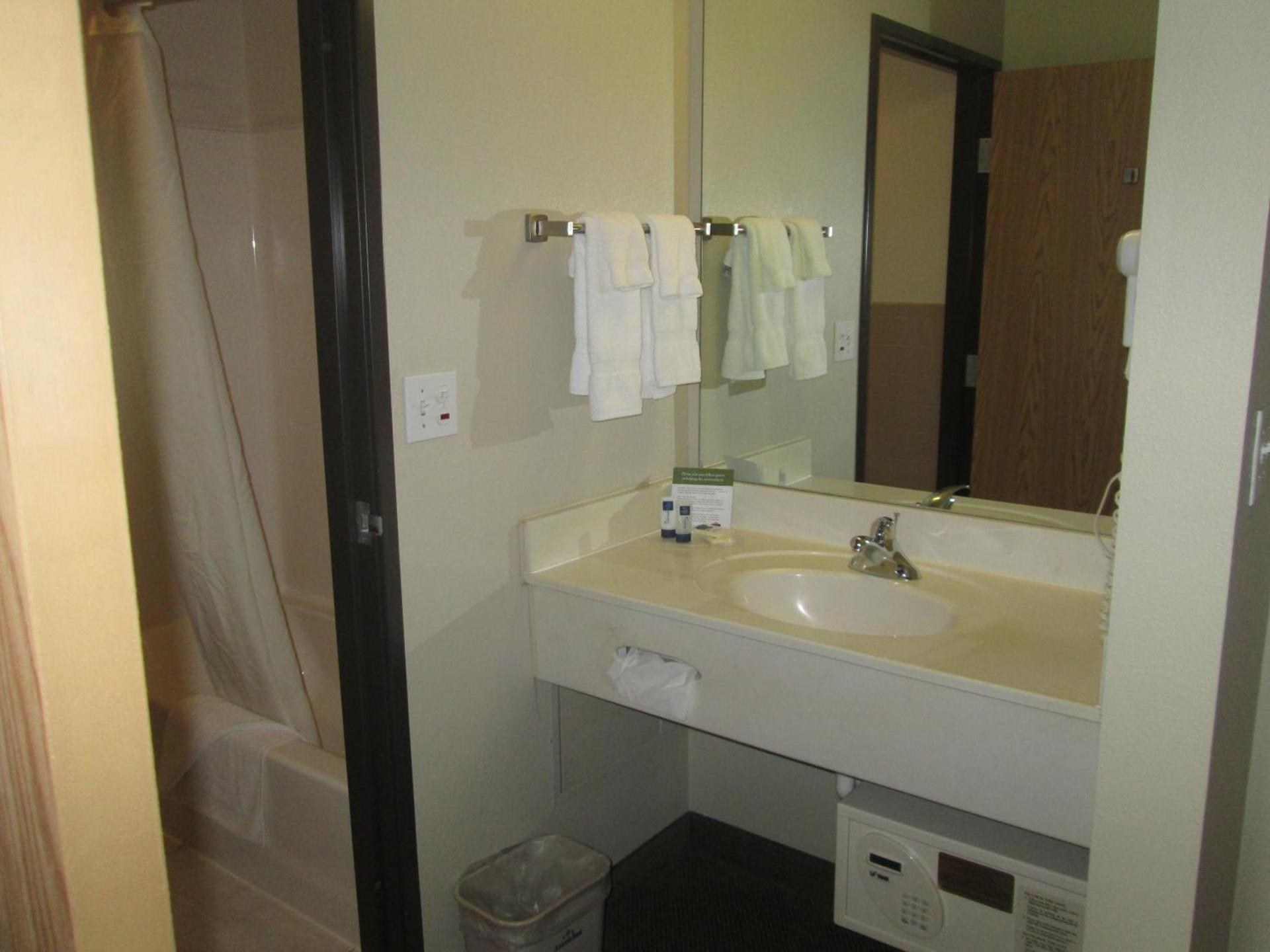AmericInn by Wyndham Charlevoix photo 52