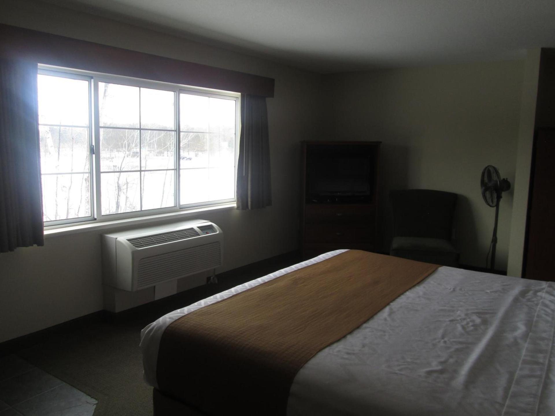 AmericInn by Wyndham Charlevoix photo 55