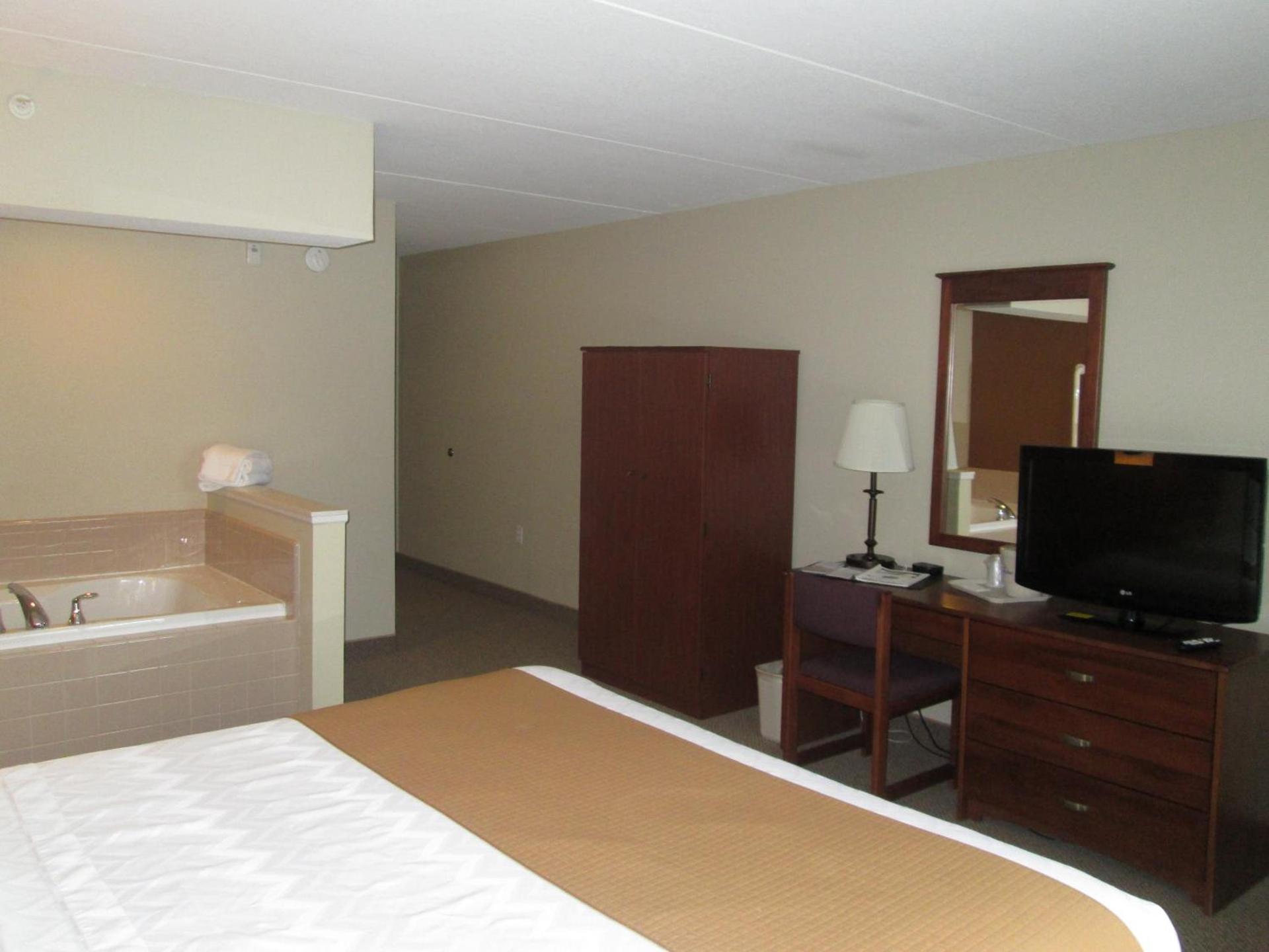 AmericInn by Wyndham Charlevoix photo 57