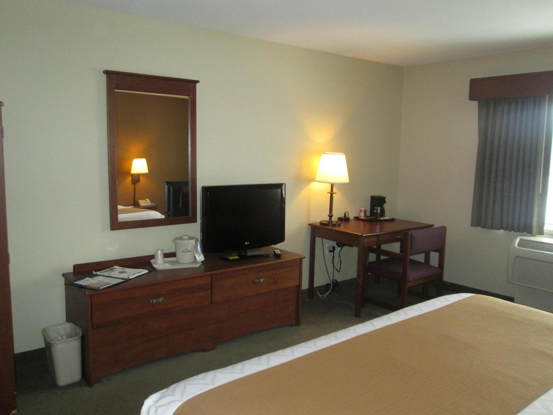 AmericInn by Wyndham Charlevoix photo 58