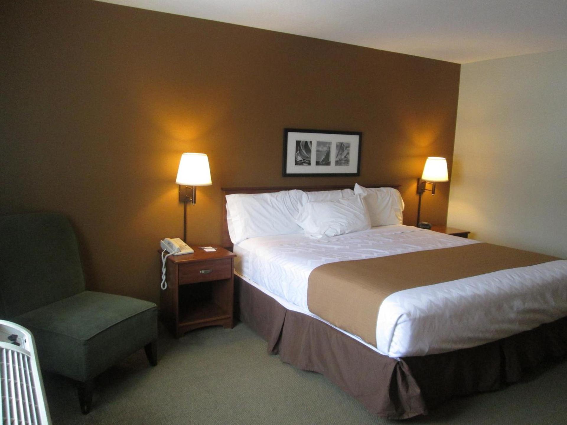 AmericInn by Wyndham Charlevoix photo 61