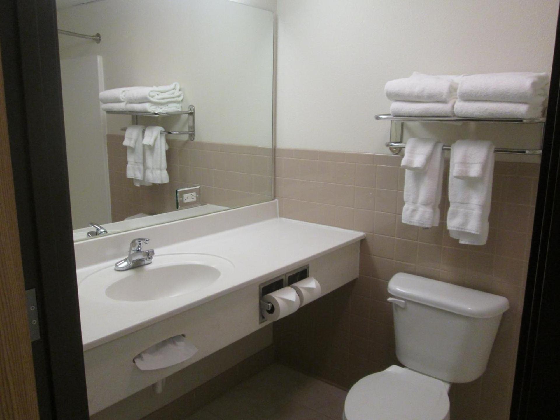 AmericInn by Wyndham Charlevoix photo 62