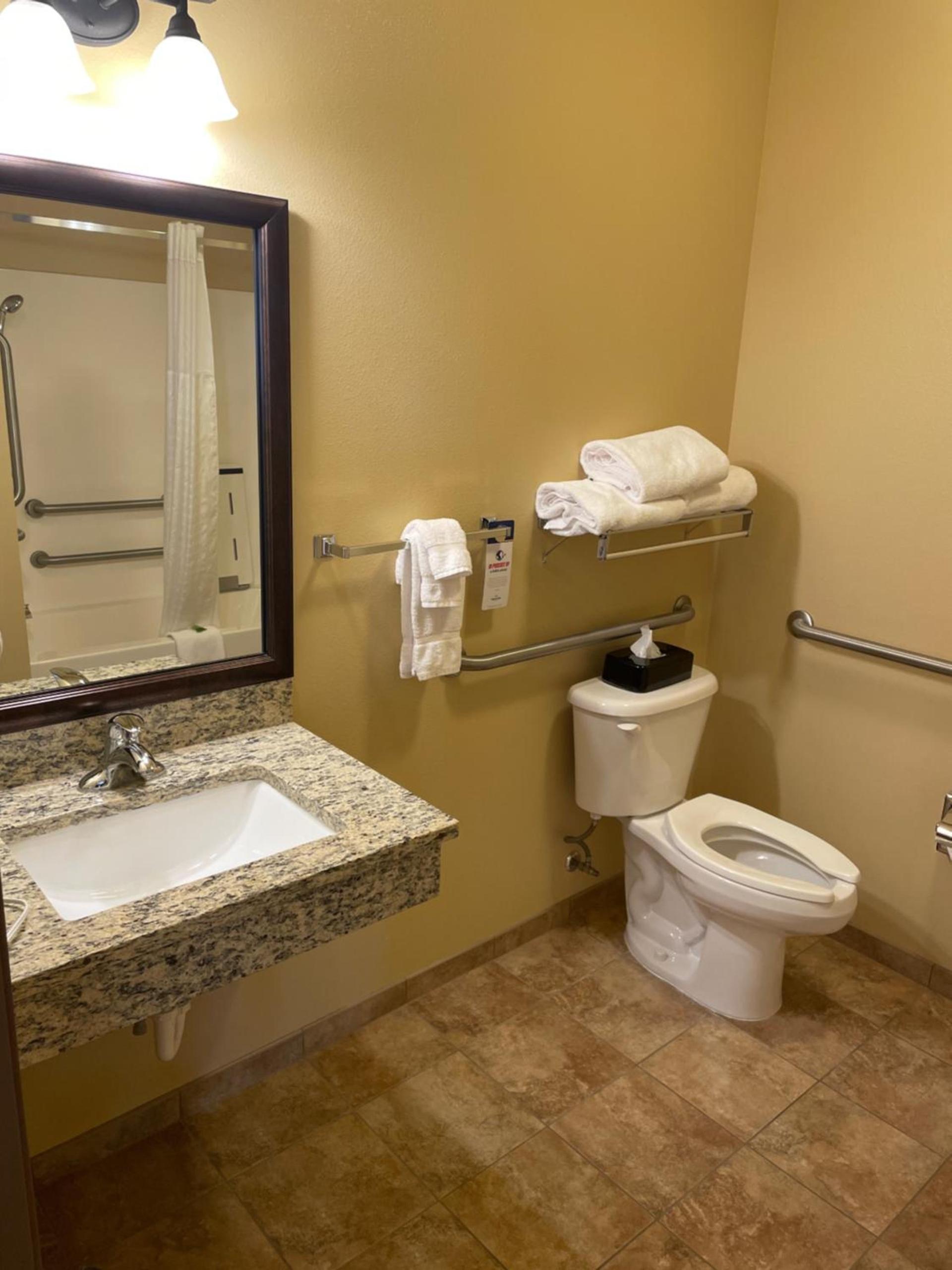 AmericInn by Wyndham Fargo Medical Center photo 10
