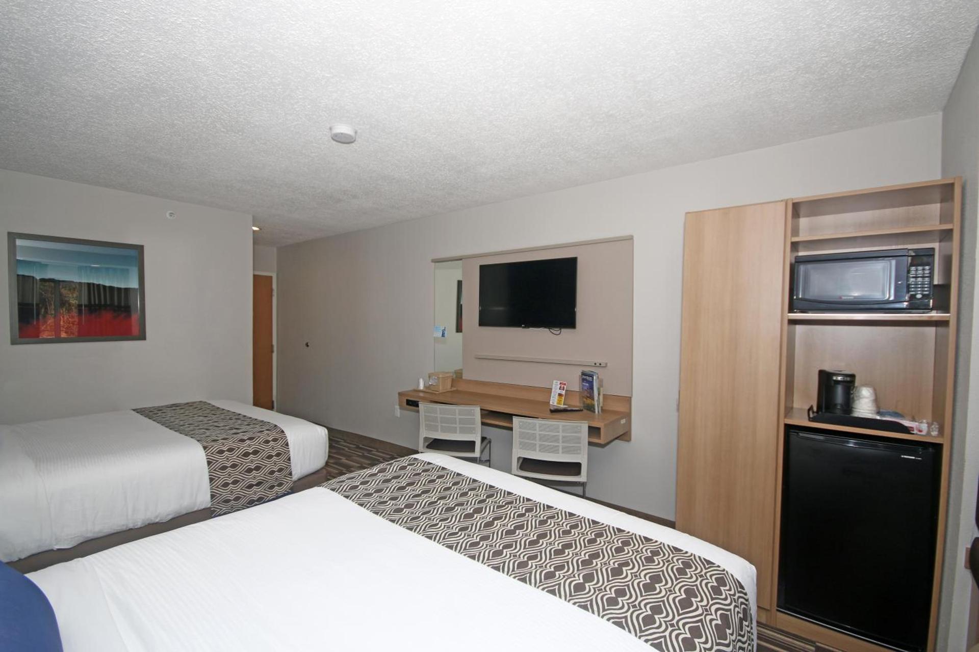 Microtel Inn by Wyndham Greensboro photo 6
