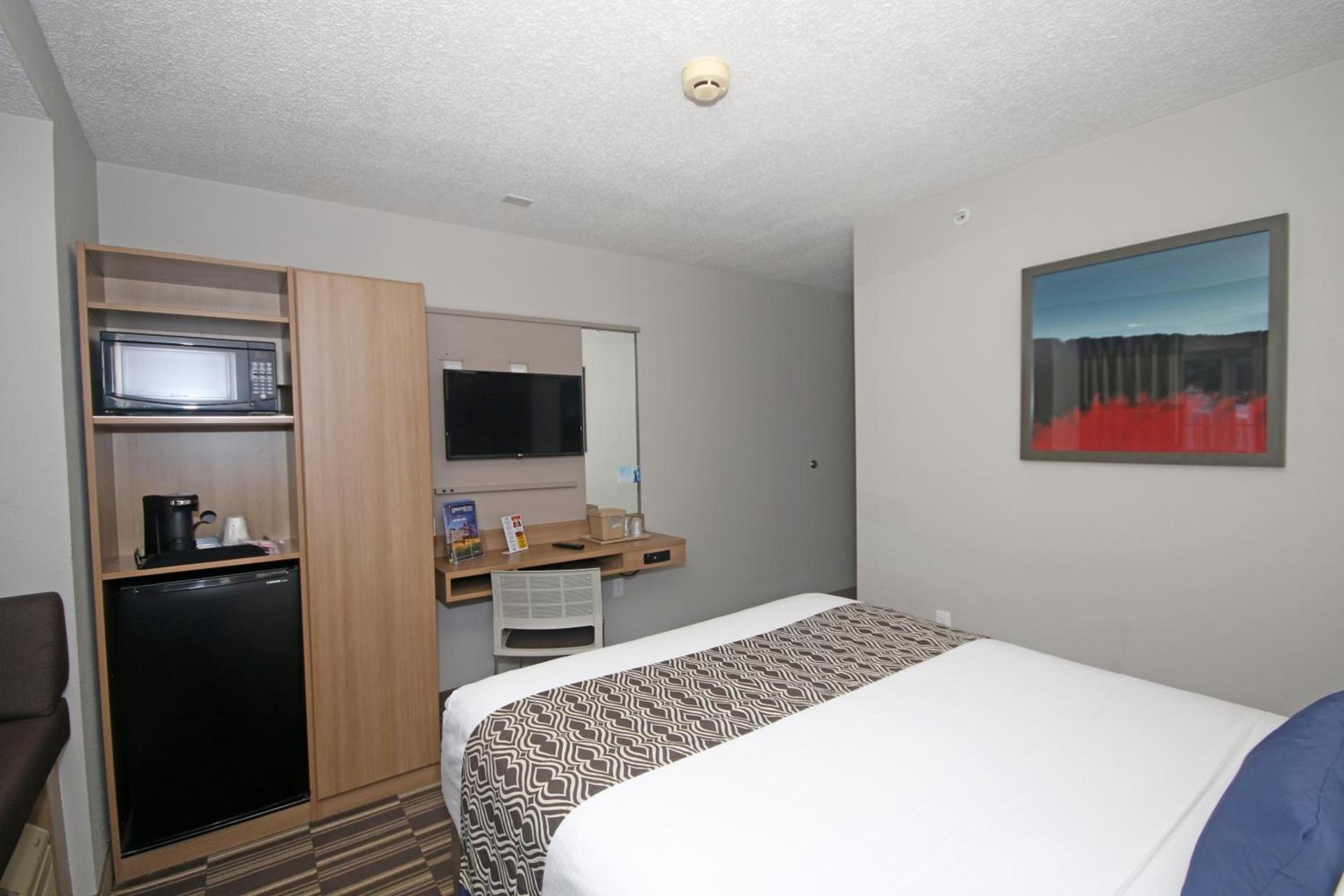 Microtel Inn by Wyndham Greensboro photo 2