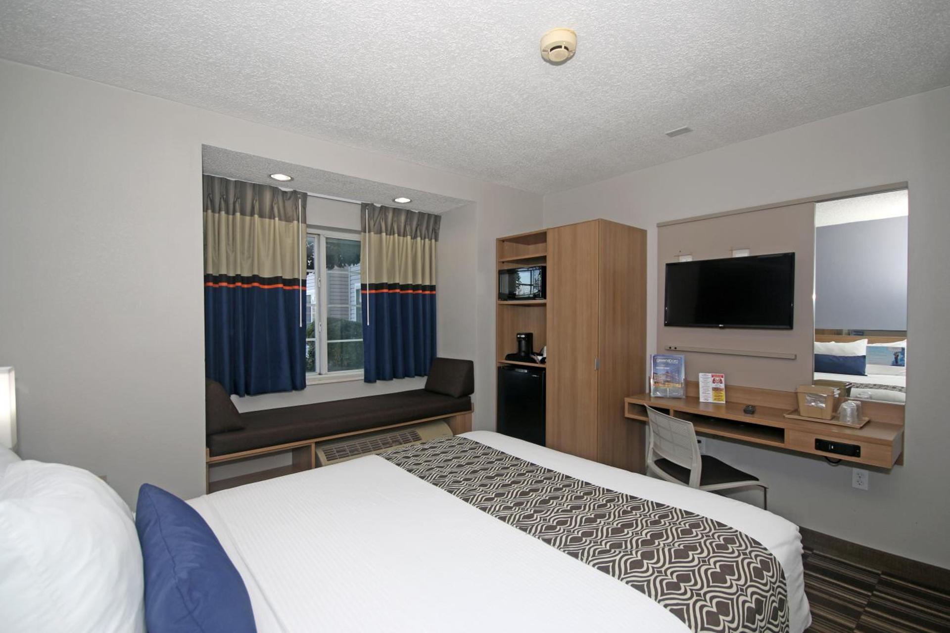 Microtel Inn by Wyndham Greensboro photo 3