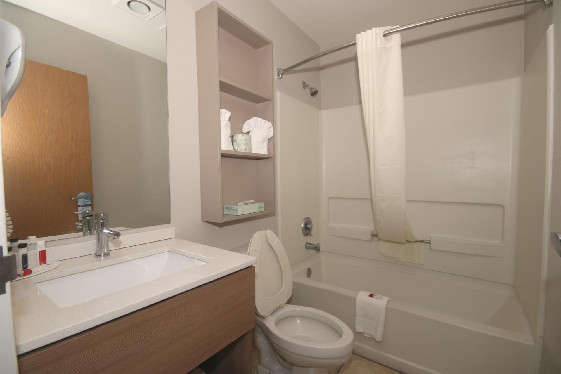 Microtel Inn by Wyndham Greensboro photo 18