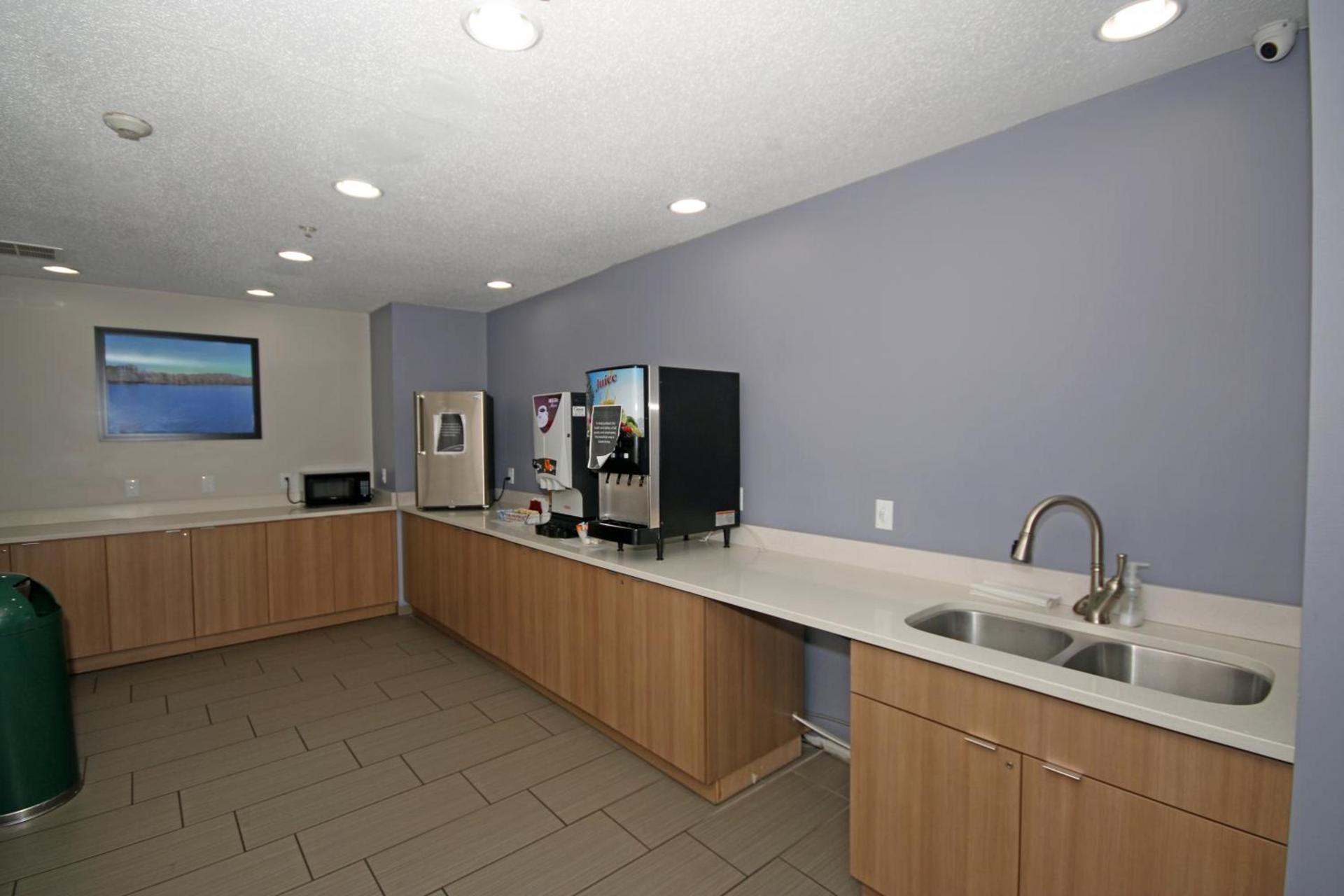 Microtel Inn by Wyndham Greensboro photo 17
